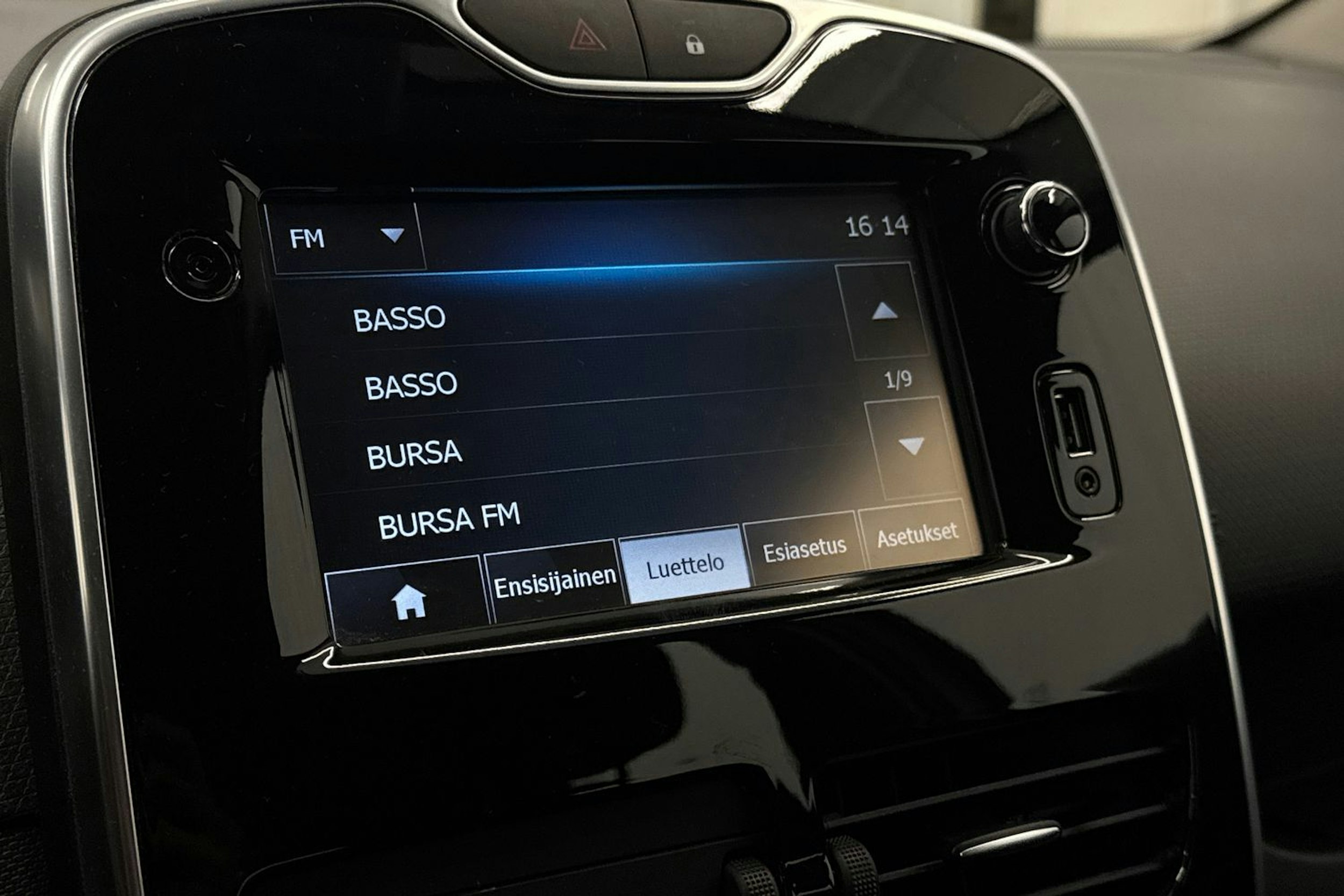 Valkoinen Renault CLIO 2015 kuva 18.