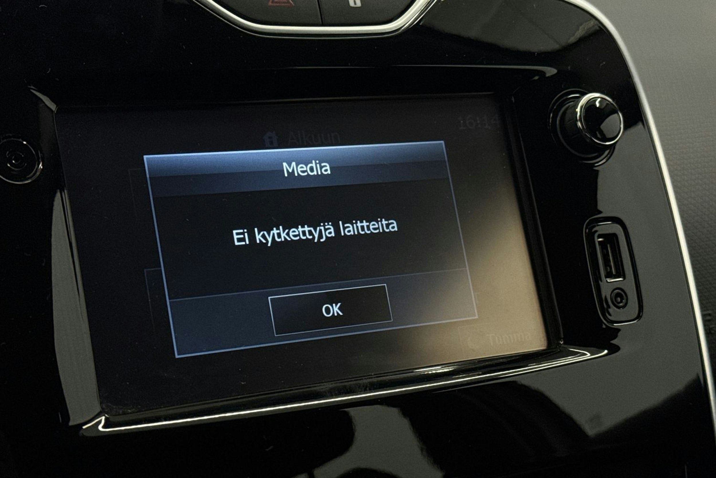 Valkoinen Renault CLIO 2015 kuva 19.