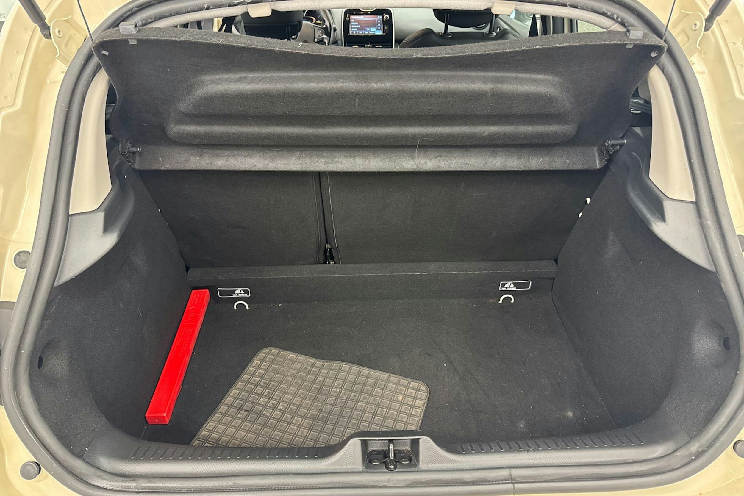 Valkoinen Renault CLIO 2015 kuva 27.