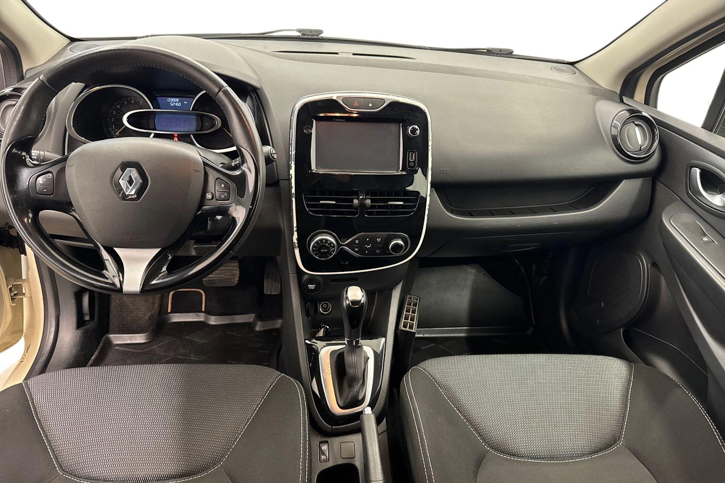 Valkoinen Renault CLIO 2015 kuva 7.