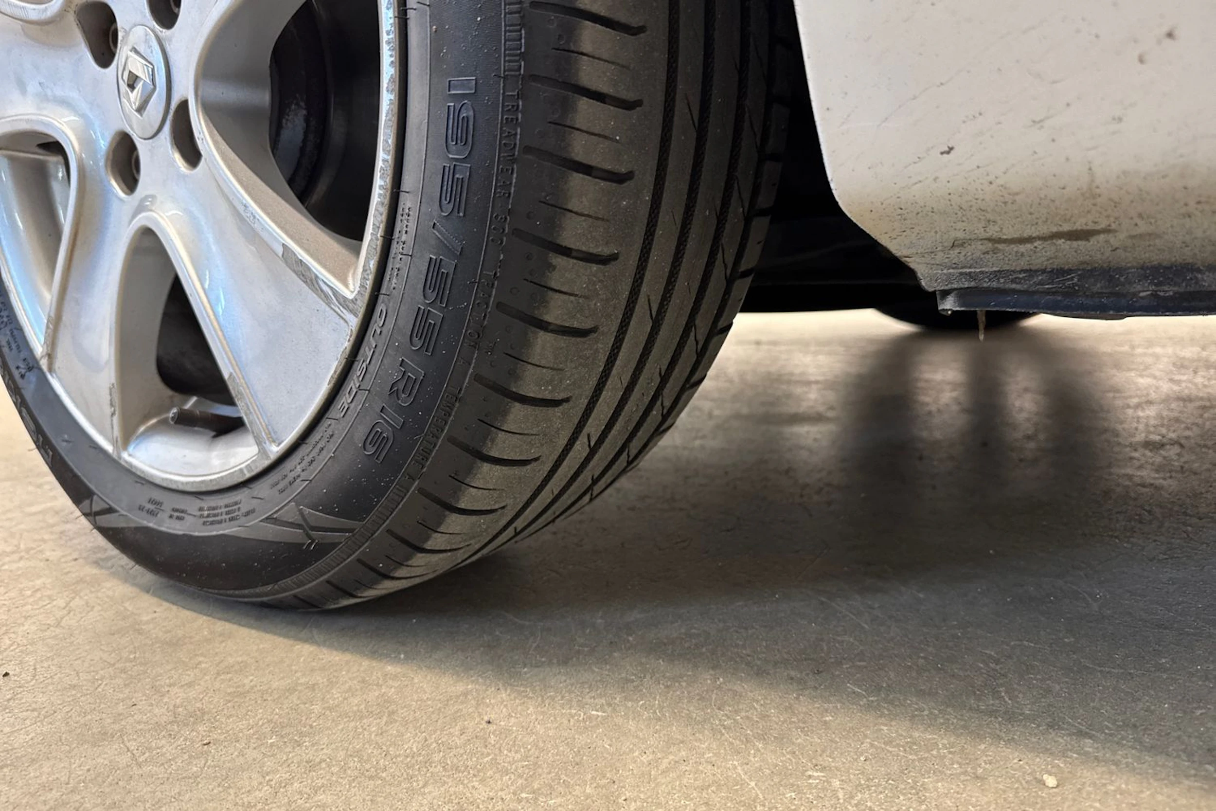 Valkoinen Renault CLIO 2015 kuva 10.