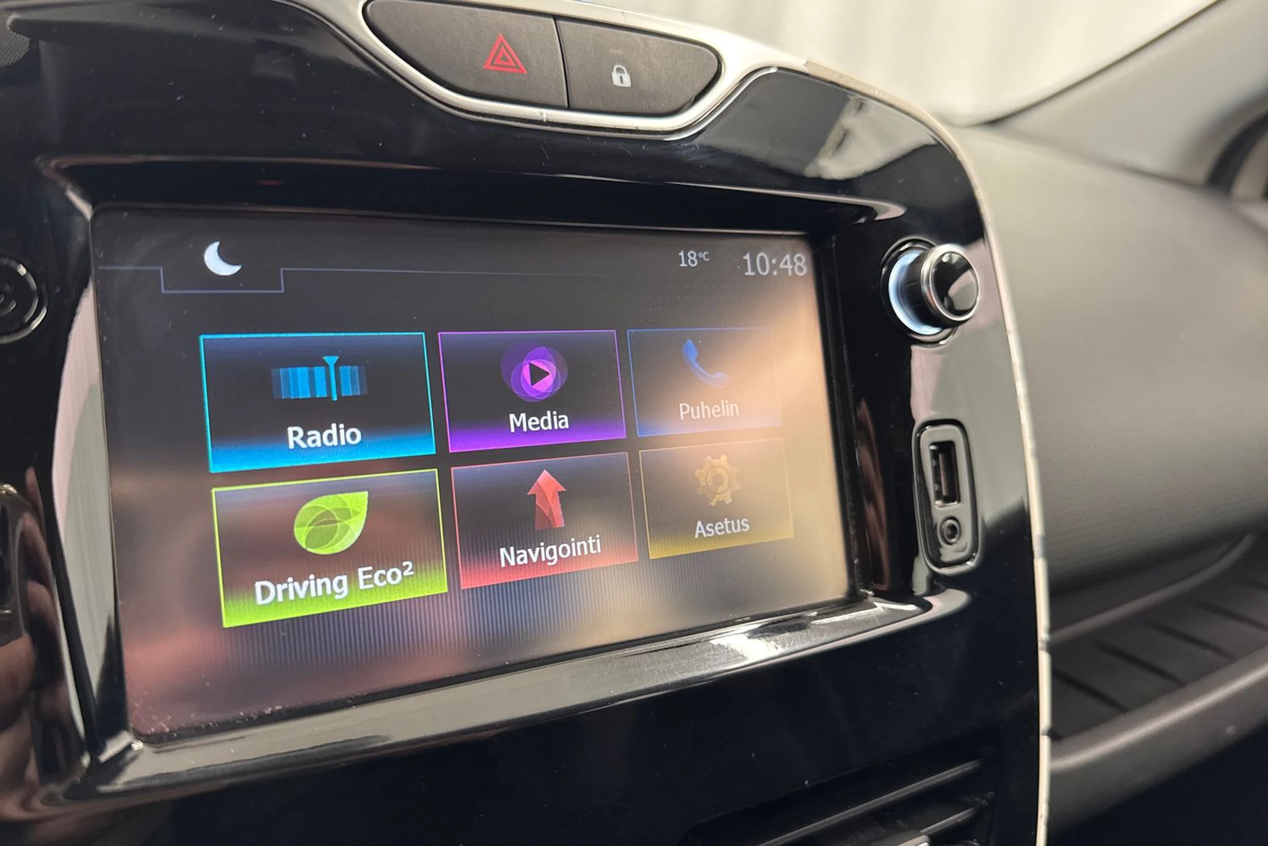 Valkoinen Renault CLIO 2015 kuva 12.