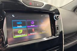 Valkoinen Renault CLIO 2015 kuva 12.