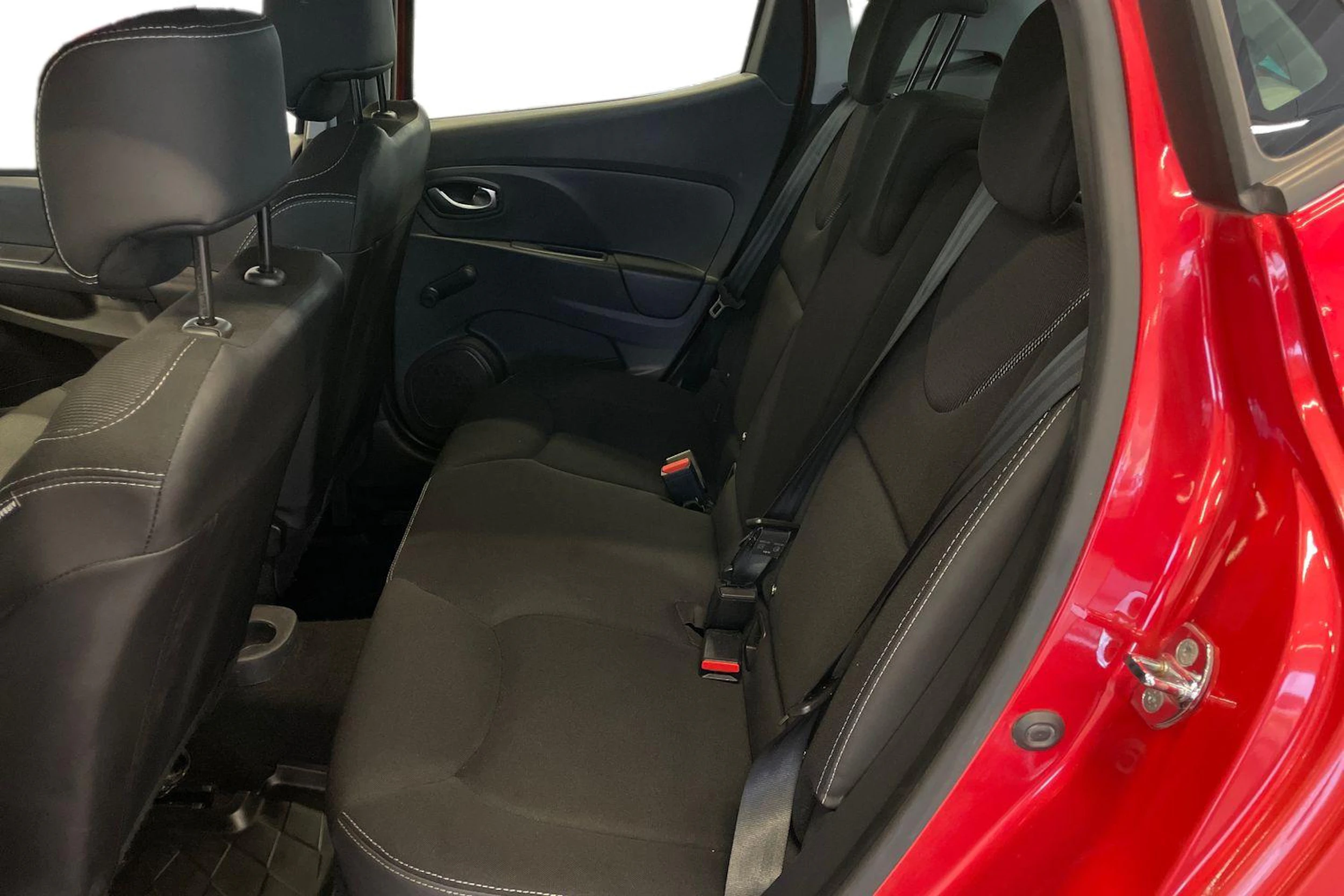 Punainen Renault CLIO 2015 kuva 8.