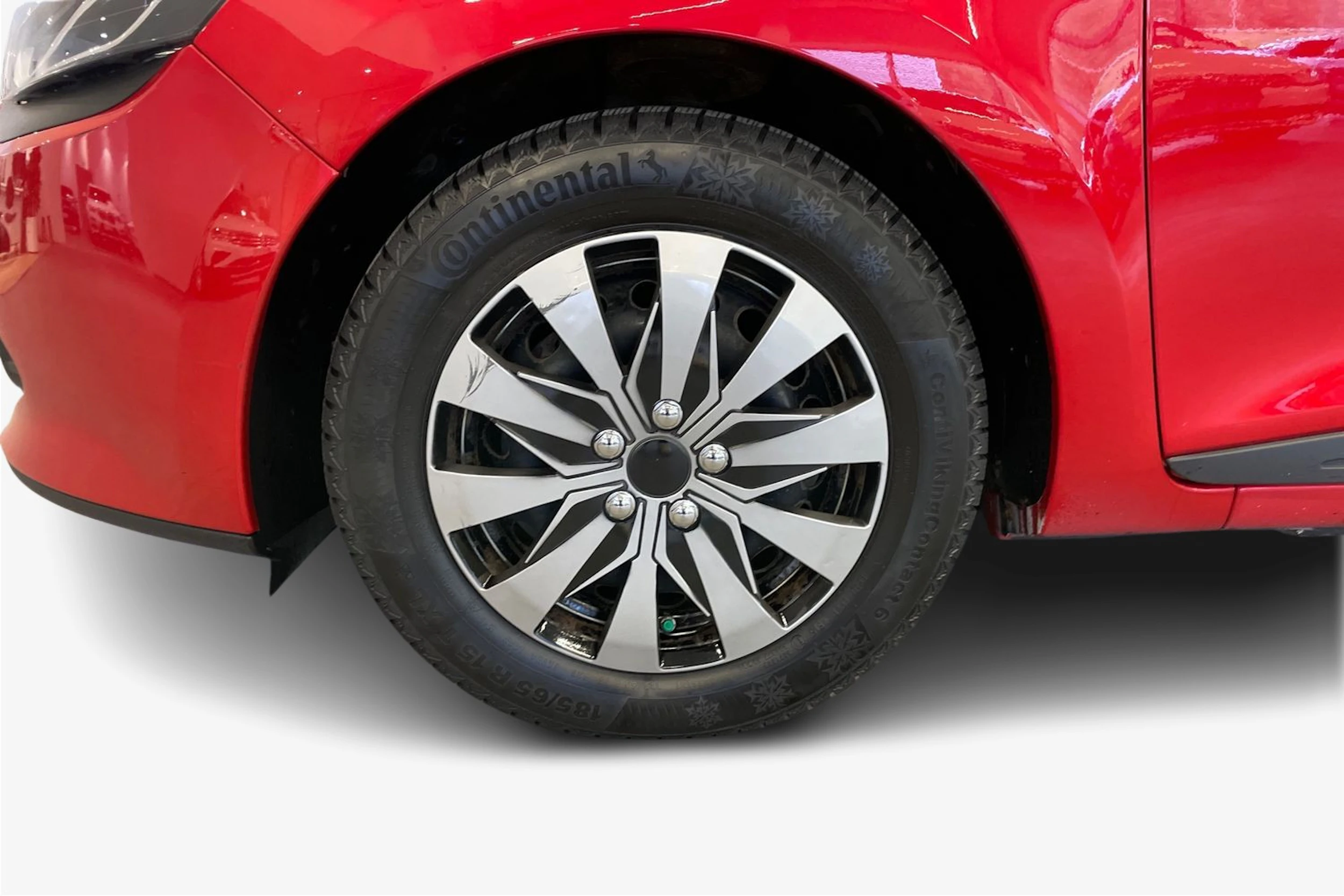 Punainen Renault CLIO 2015 kuva 9.
