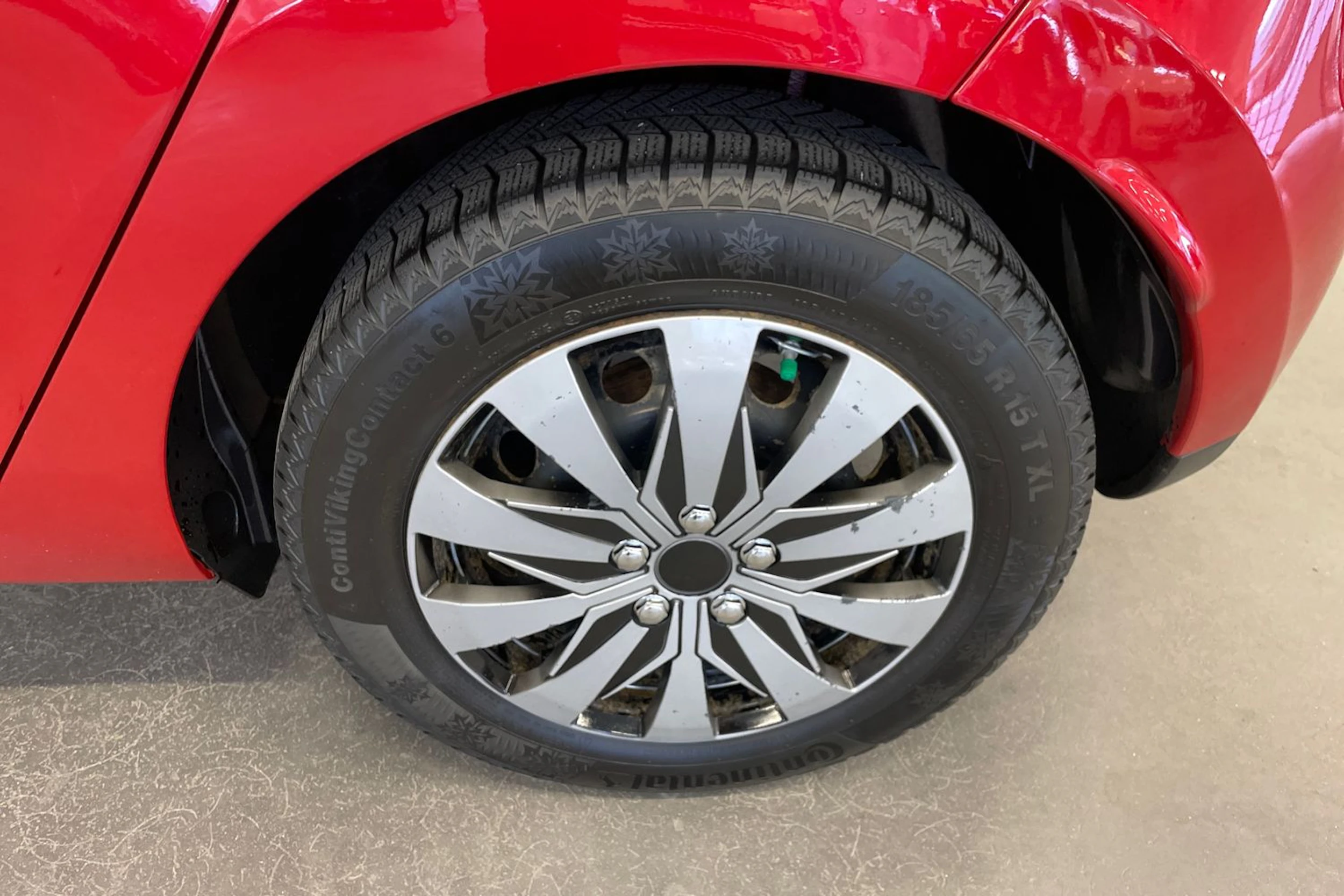 Punainen Renault CLIO 2015 kuva 10.