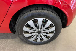 Punainen Renault CLIO 2015 kuva 10.
