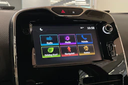 Punainen Renault CLIO 2015 kuva 15.