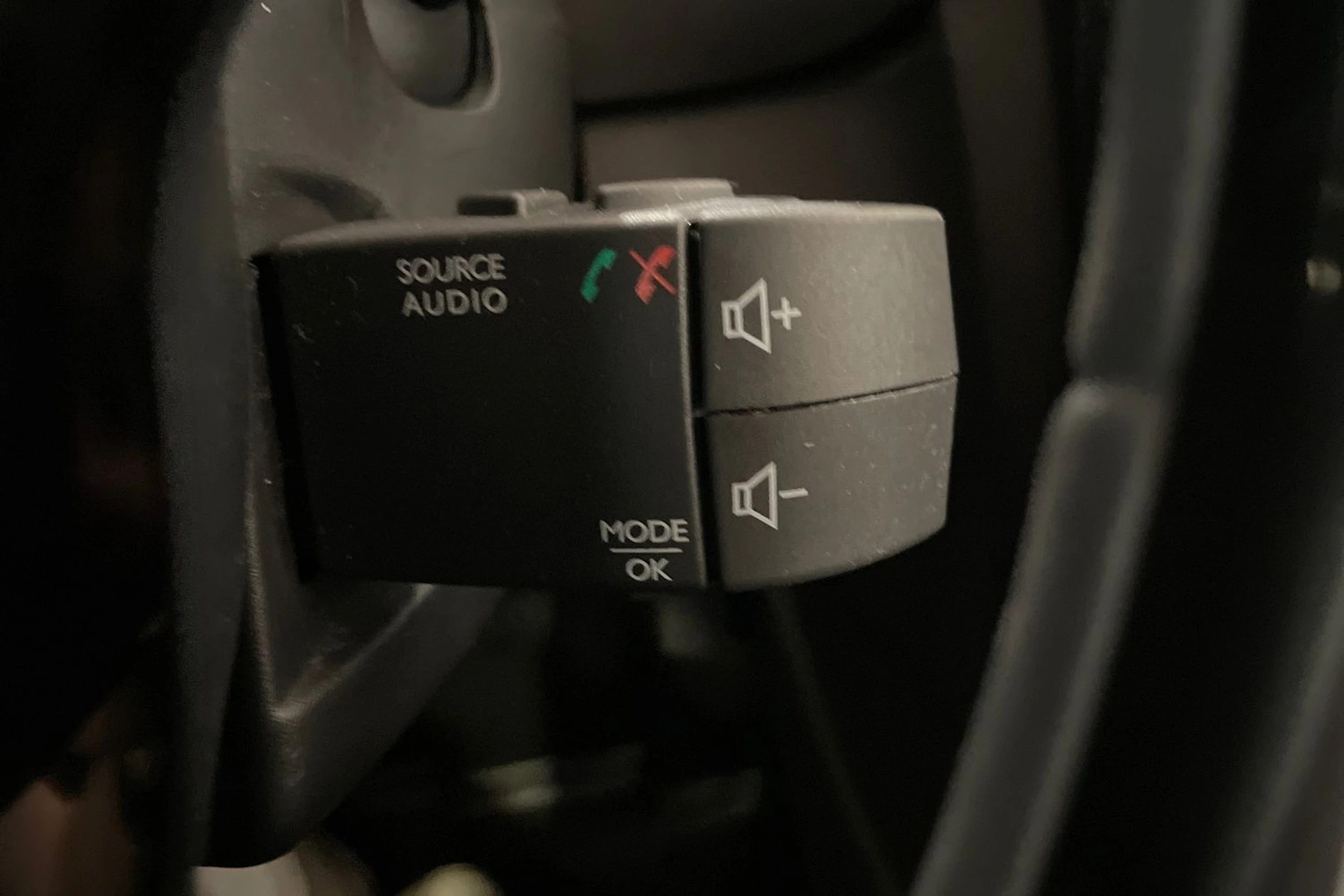 Punainen Renault CLIO 2015 kuva 17.