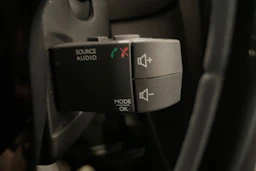 Punainen Renault CLIO 2015 kuva 17.
