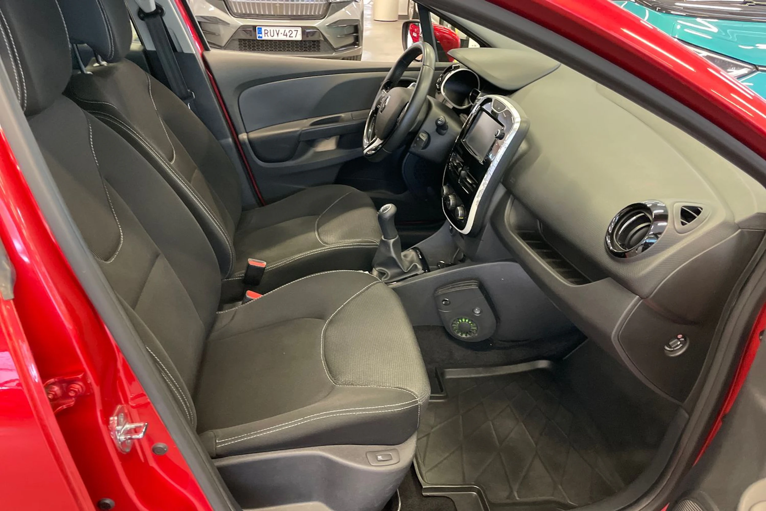 Punainen Renault CLIO 2015 kuva 21.