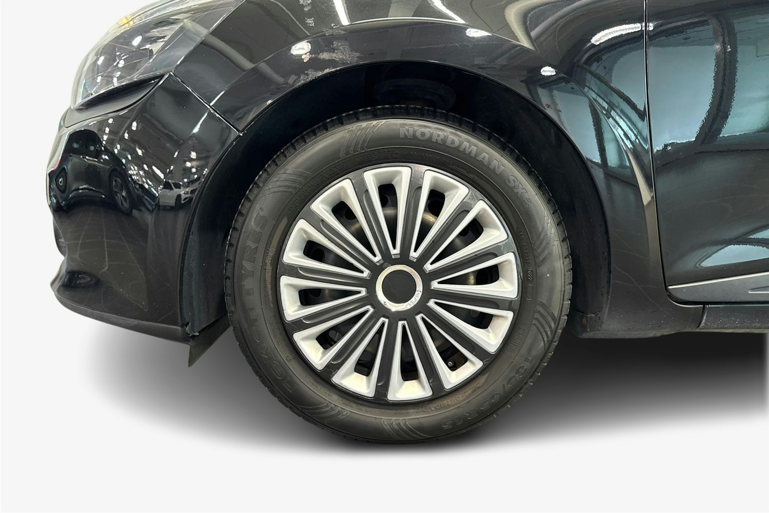 musta Renault Clio 2015 kuva 11.