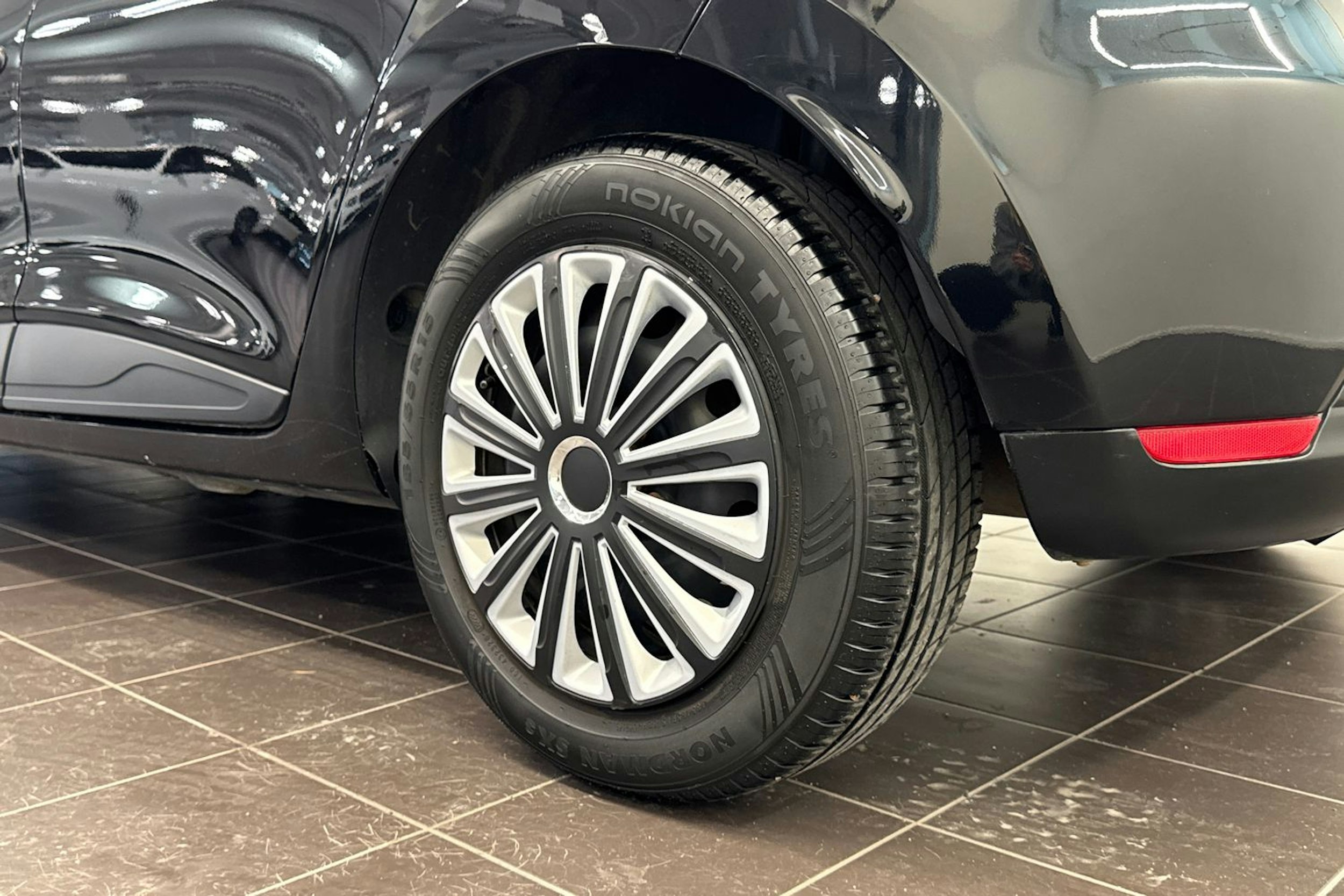 musta Renault Clio 2015 kuva 13.