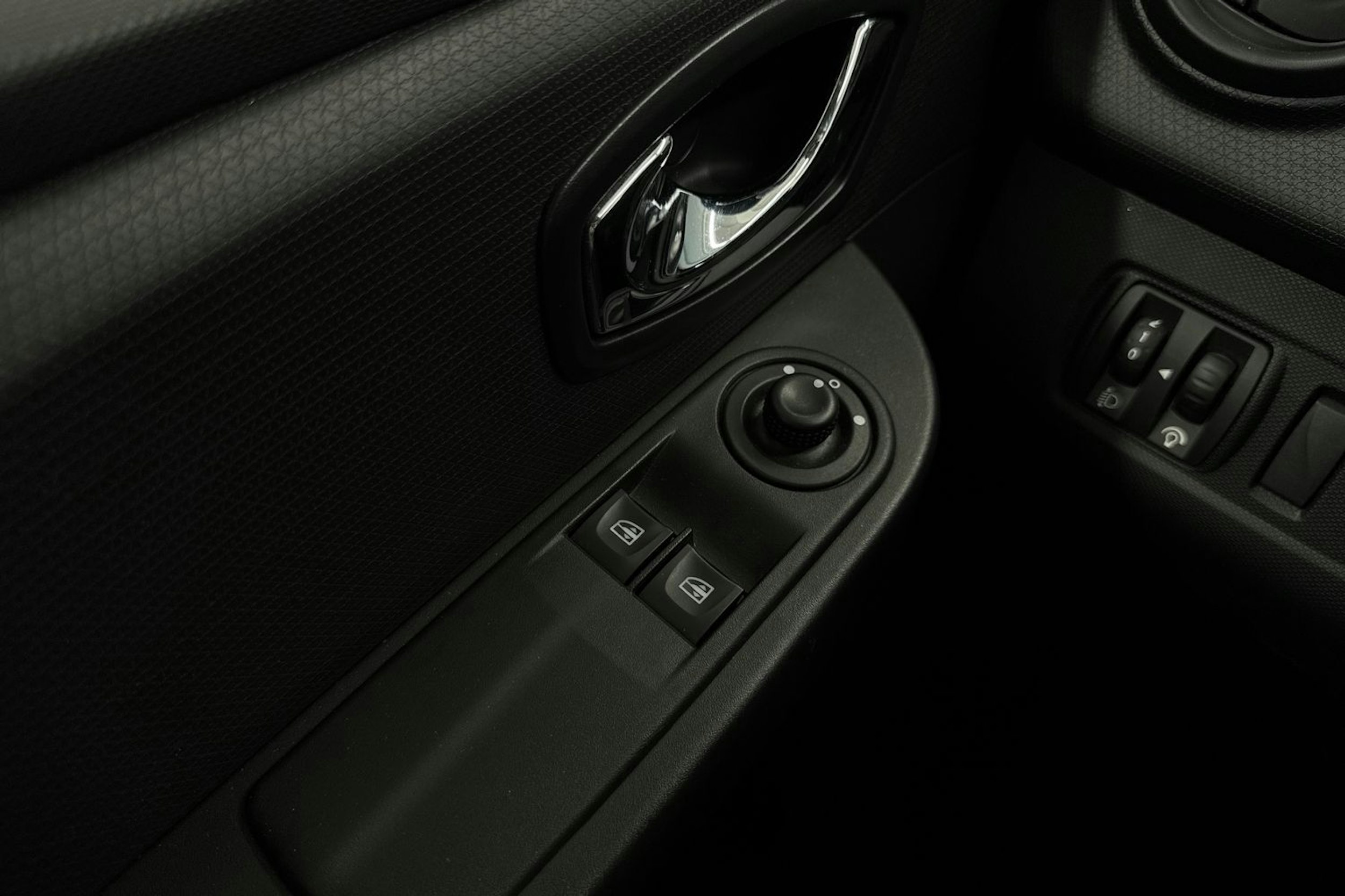 musta Renault Clio 2015 kuva 21.