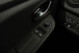 musta Renault Clio 2015 kuva 21.