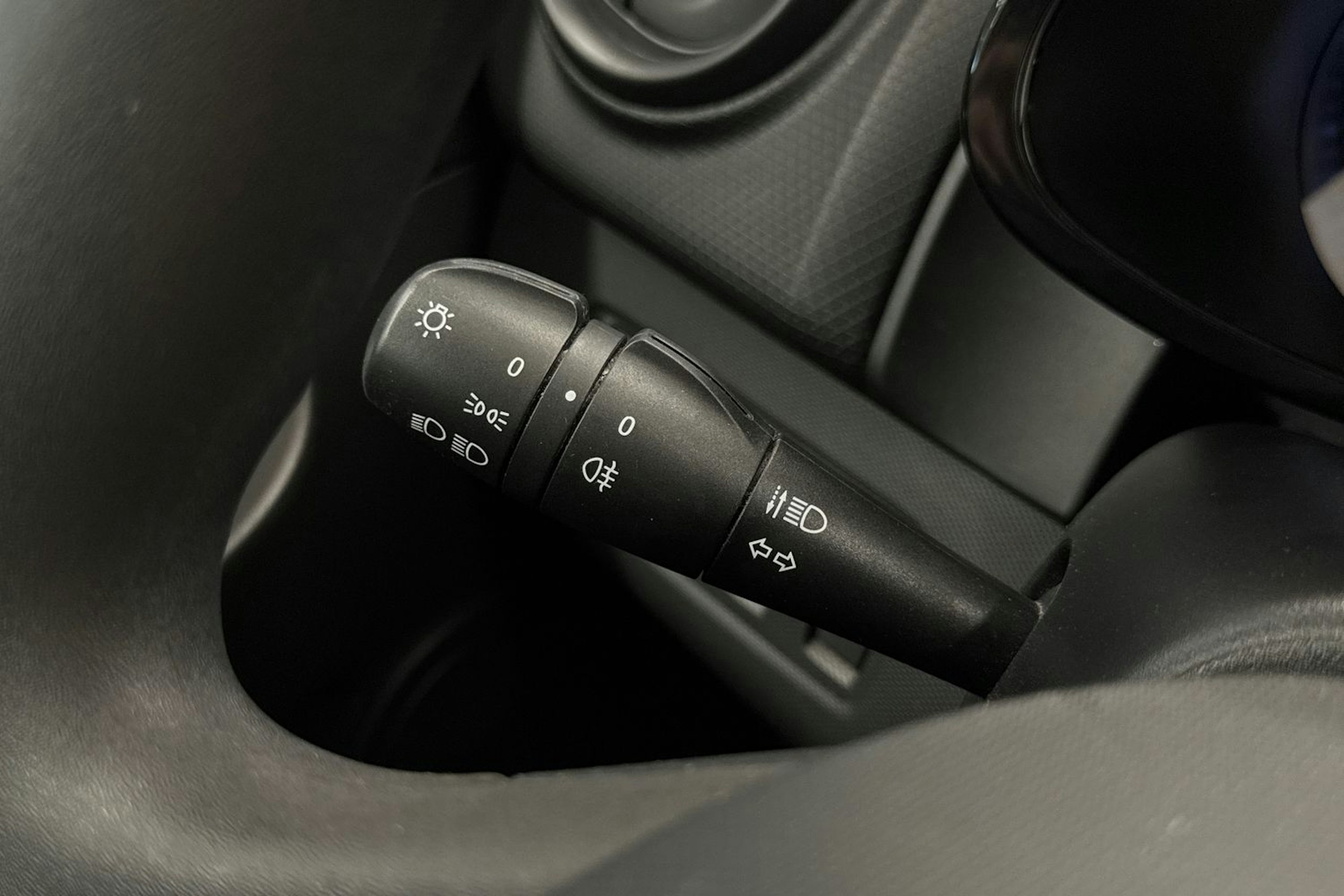 musta Renault Clio 2015 kuva 22.