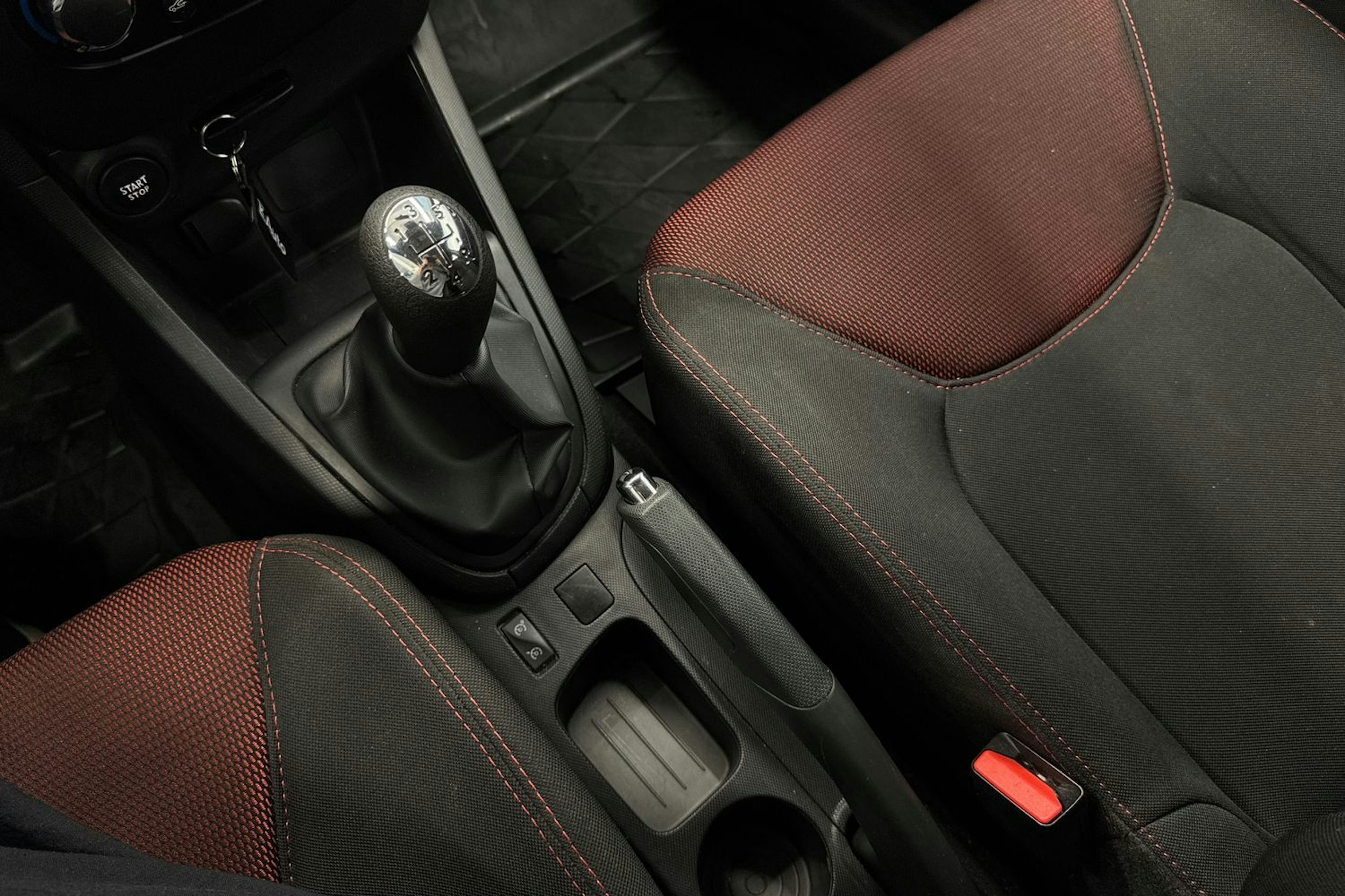 musta Renault Clio 2015 kuva 24.