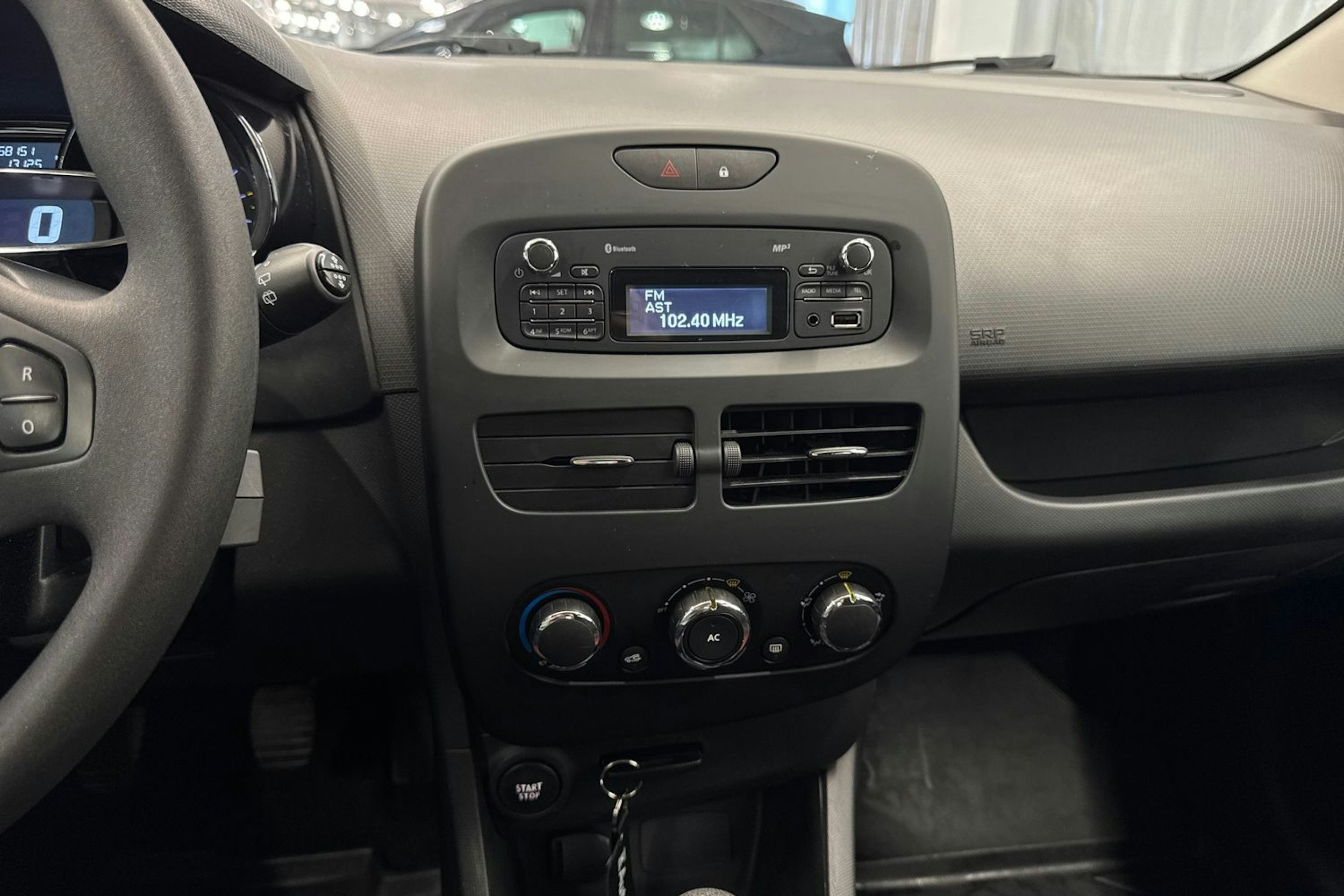musta Renault Clio 2015 kuva 25.