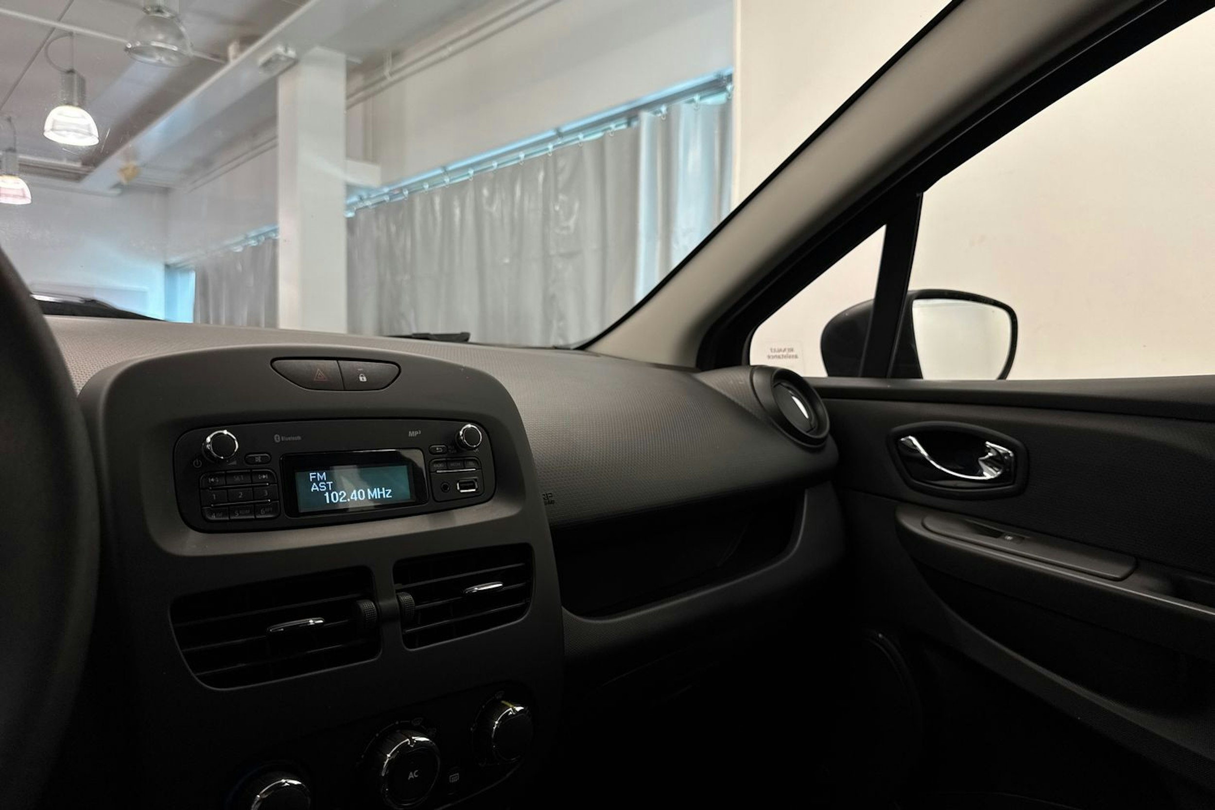 musta Renault Clio 2015 kuva 26.
