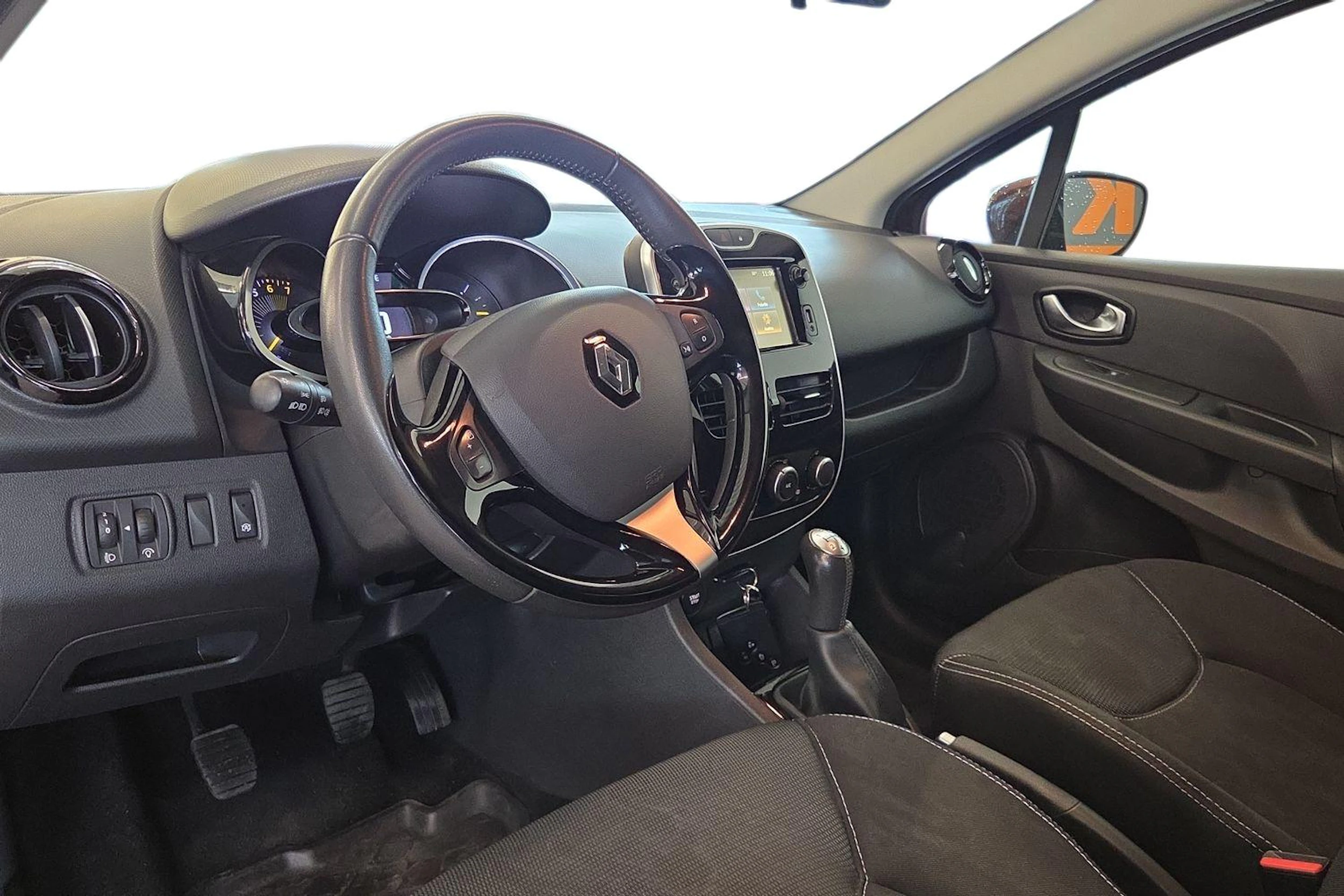 Ruskea (beige) Renault CLIO 2016 kuva 6.