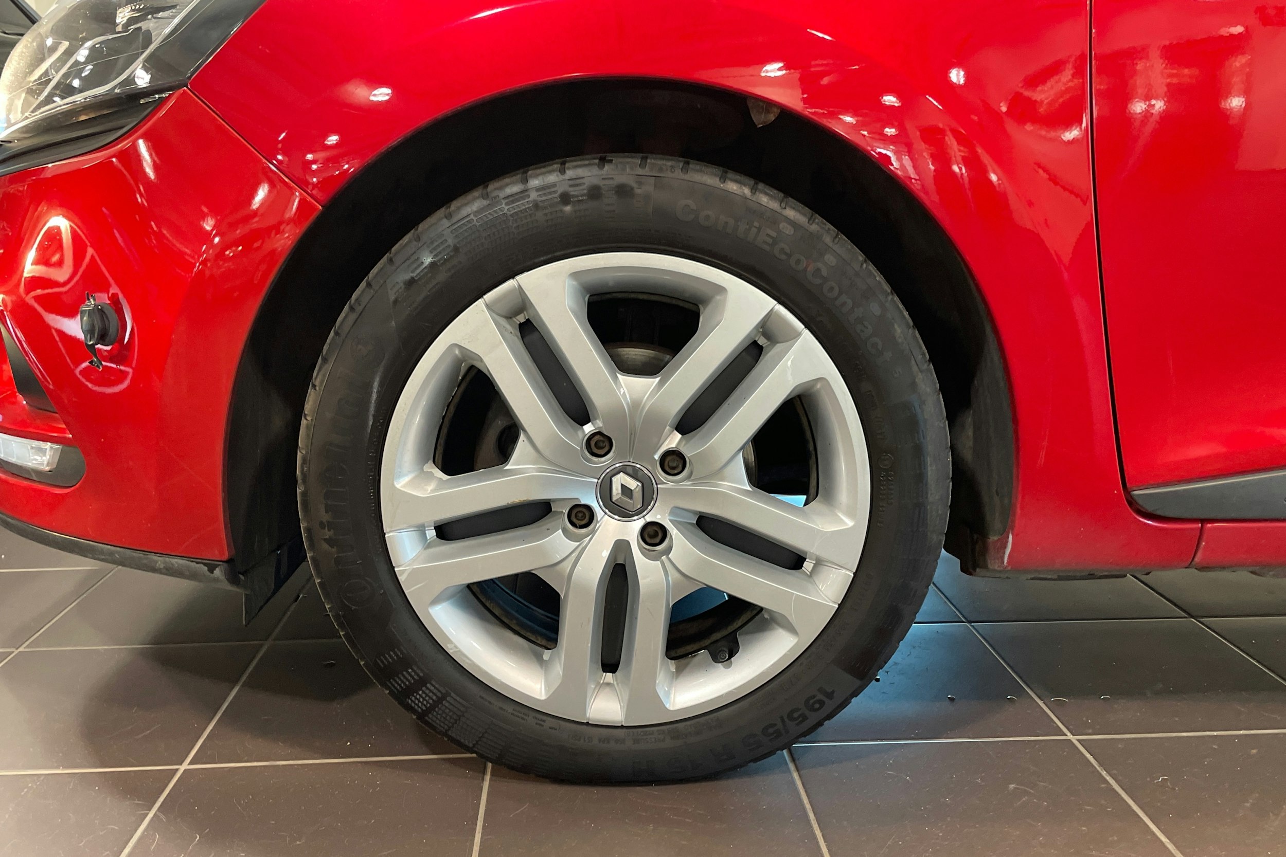 punainen Renault Clio 2017 kuva 9.