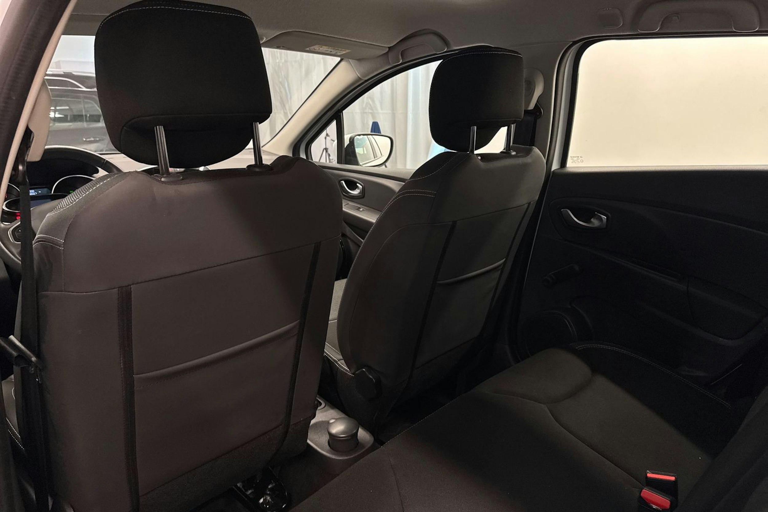 Valkoinen Renault CLIO 2017 kuva 14.