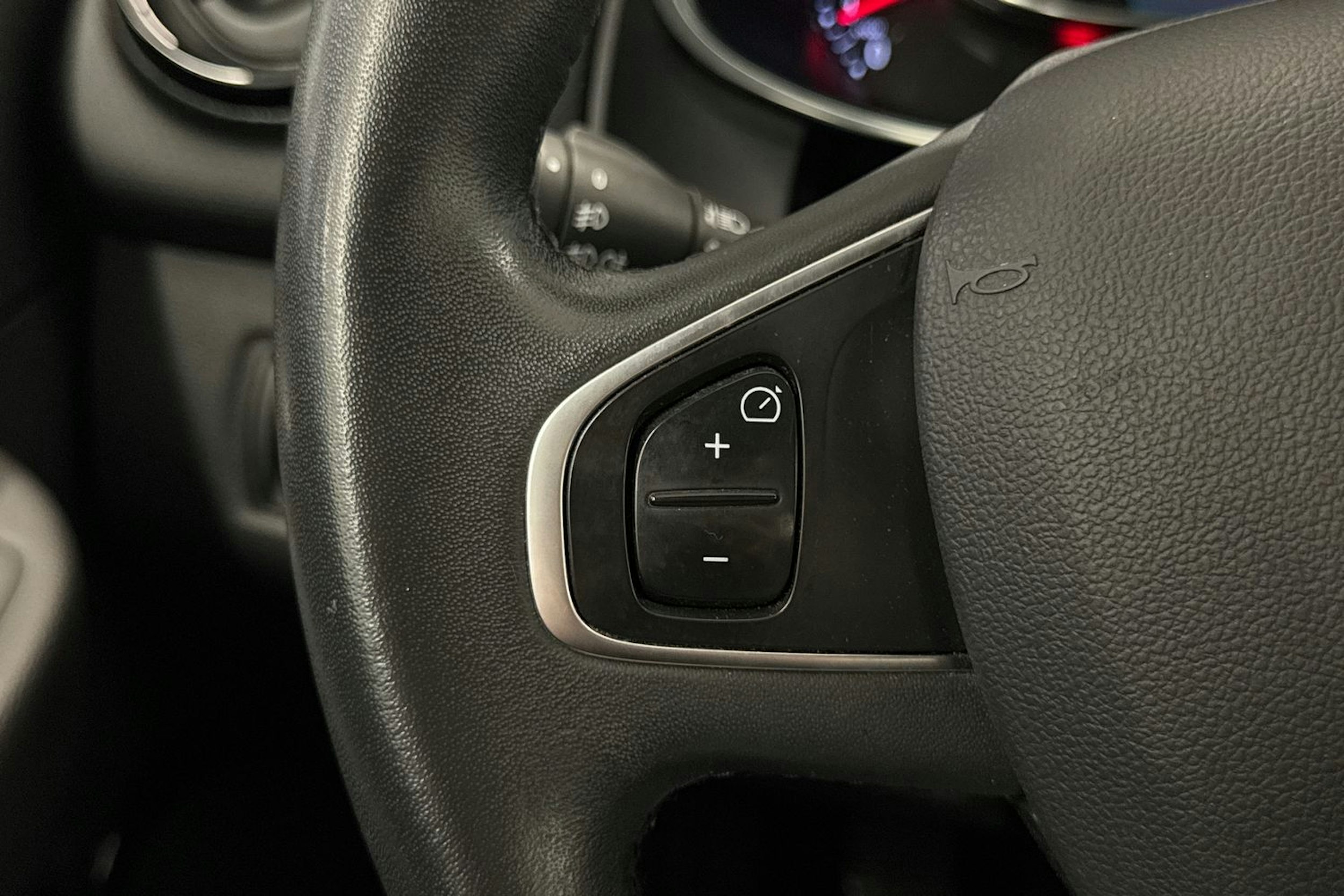 Valkoinen Renault CLIO 2017 kuva 17.