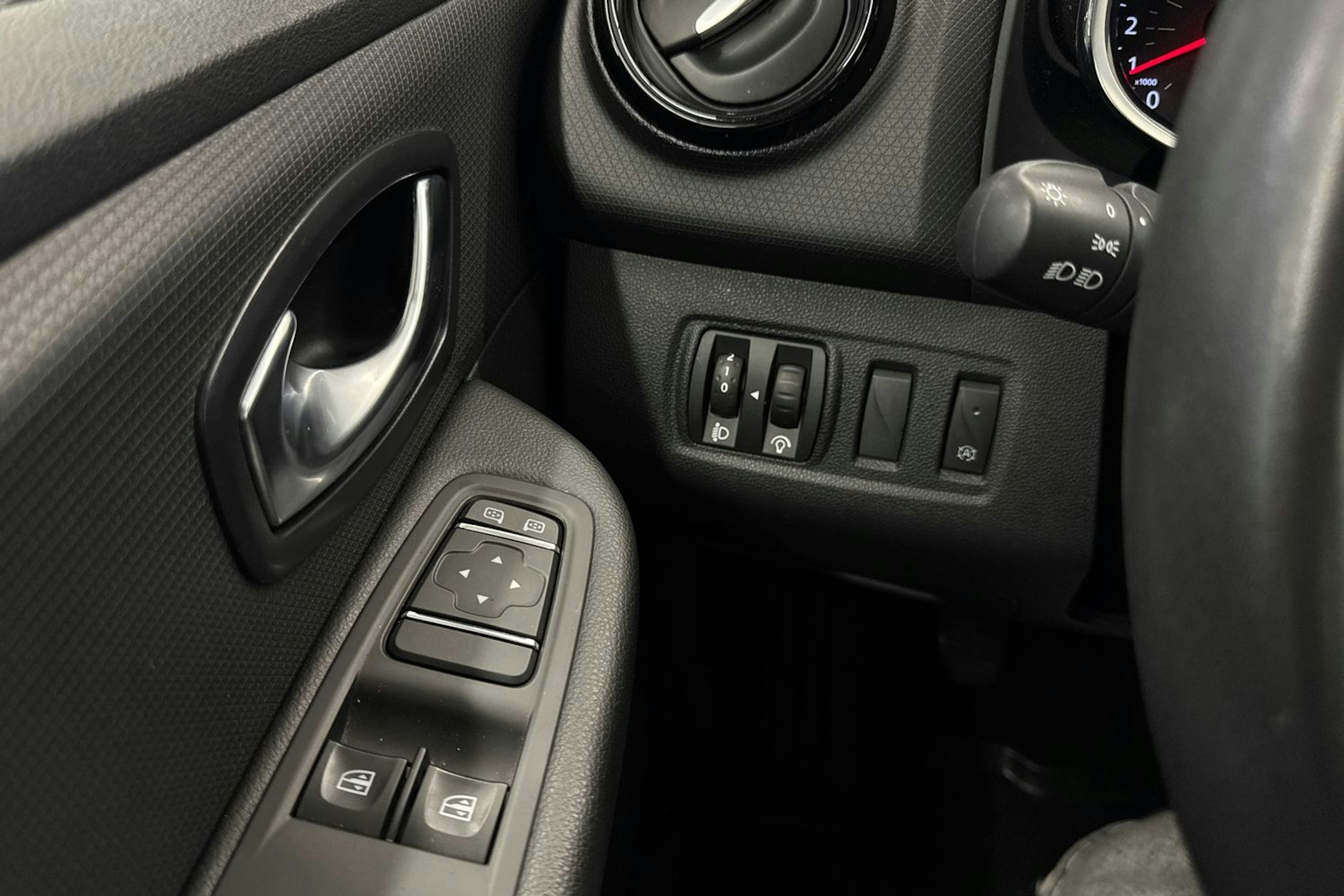 Valkoinen Renault CLIO 2017 kuva 19.