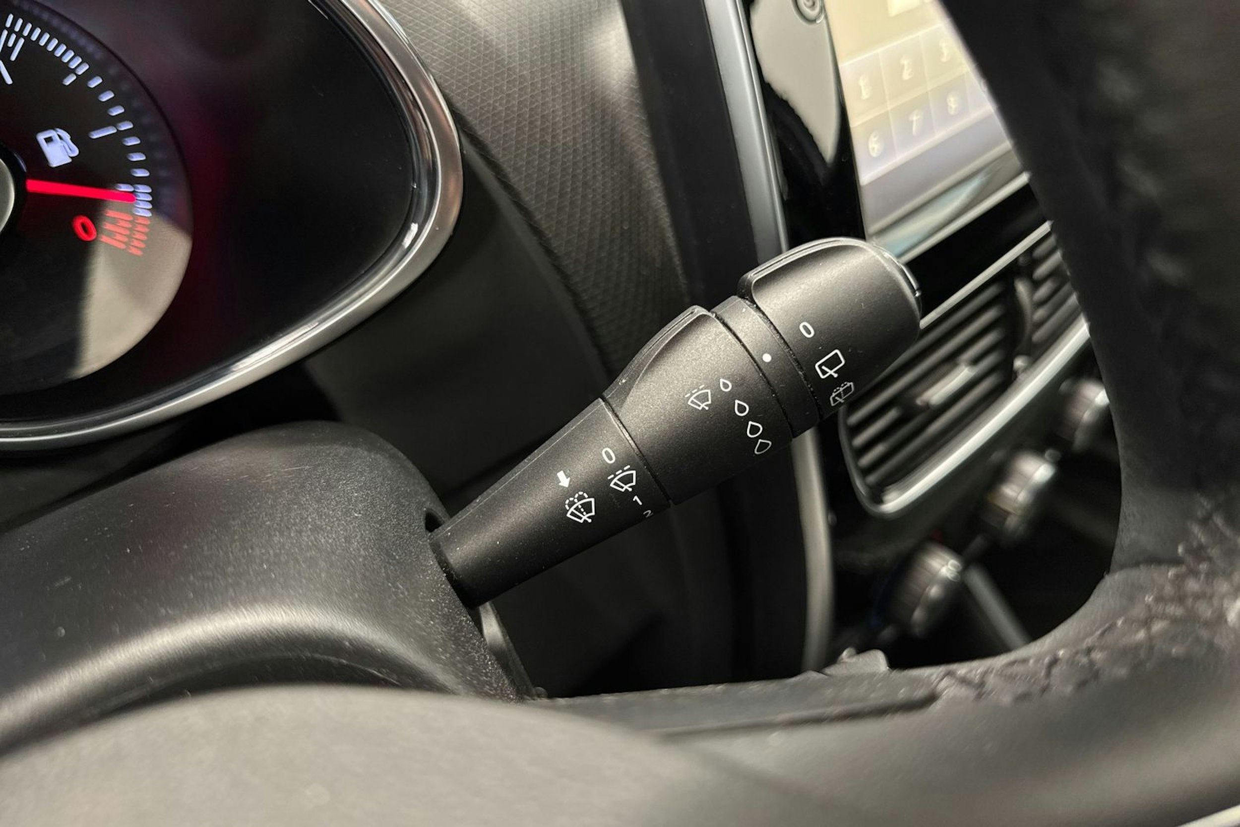 Valkoinen Renault CLIO 2017 kuva 21.