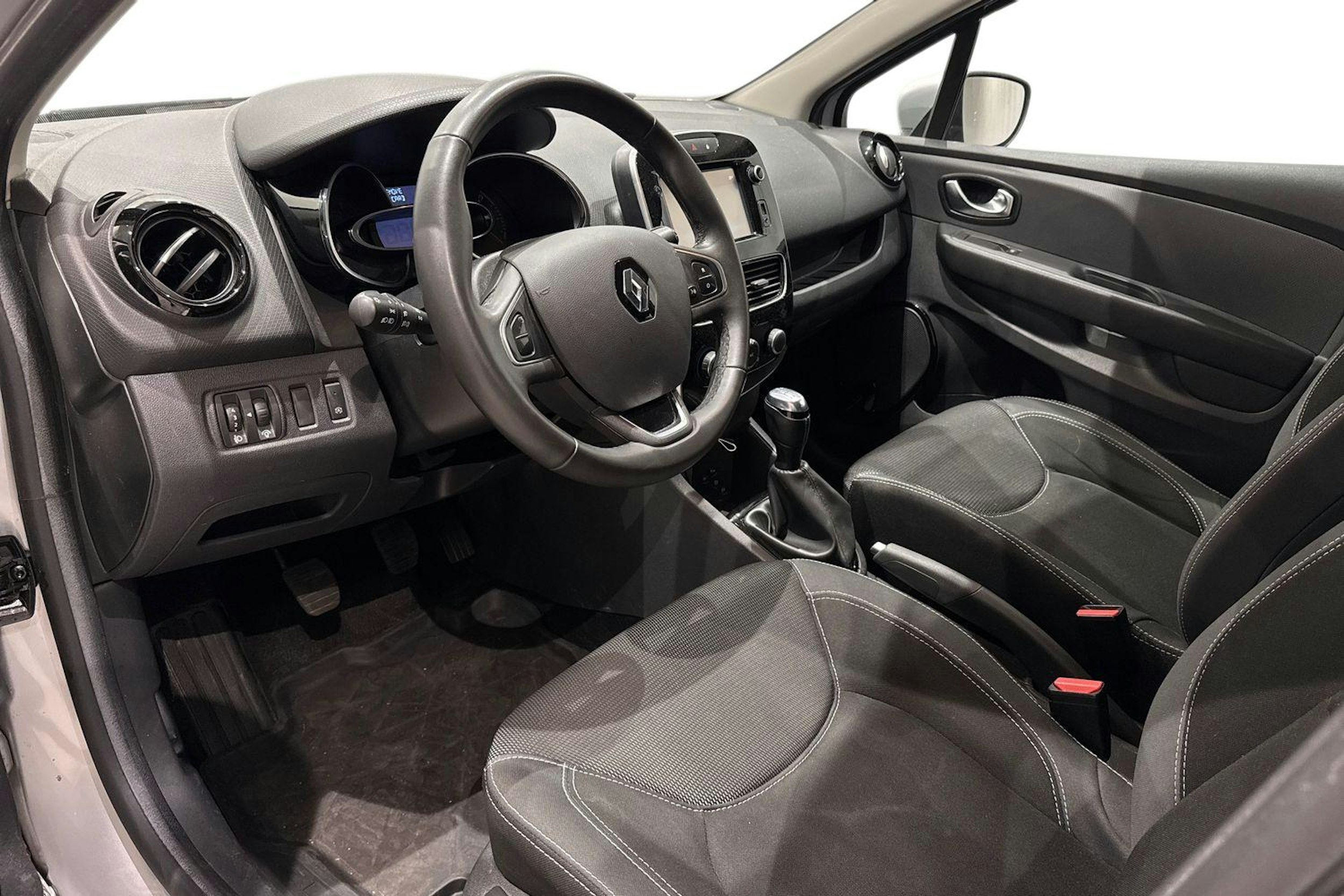 harmaa Renault Clio 2017 kuva 7.