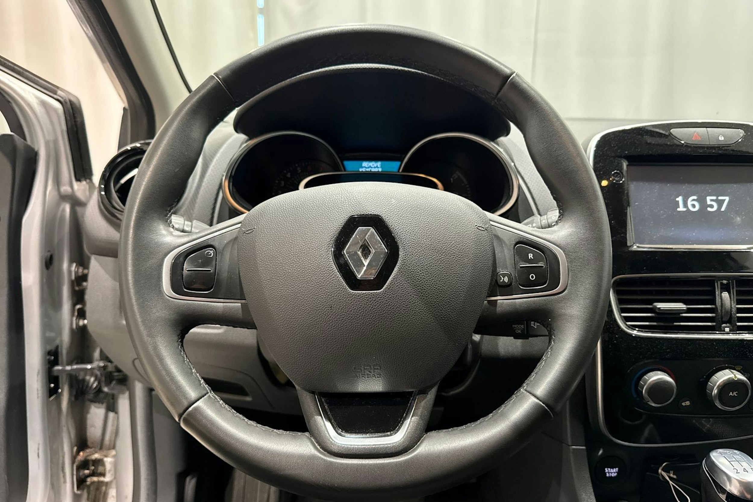 harmaa Renault Clio 2017 kuva 16.