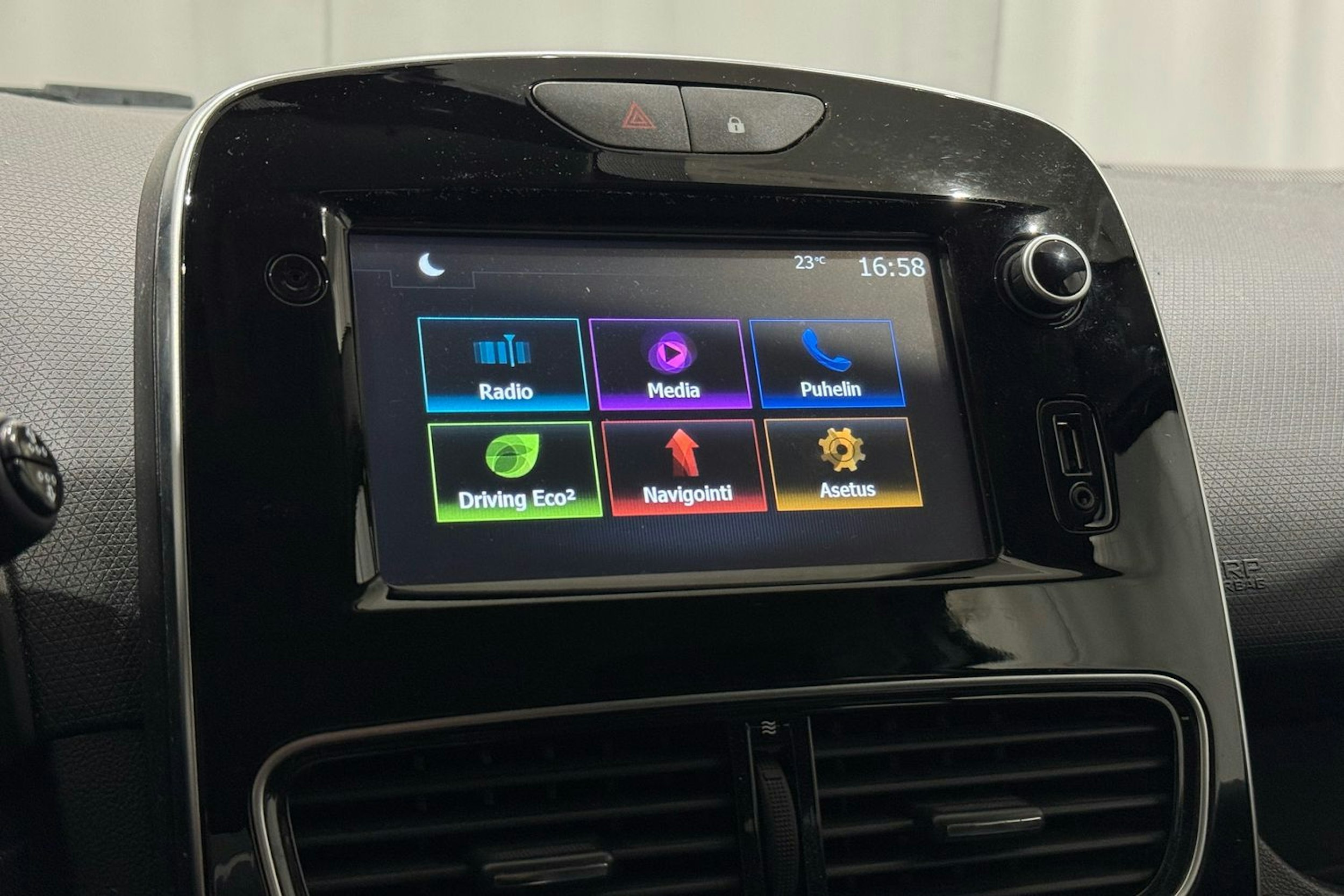 harmaa Renault Clio 2017 kuva 18.