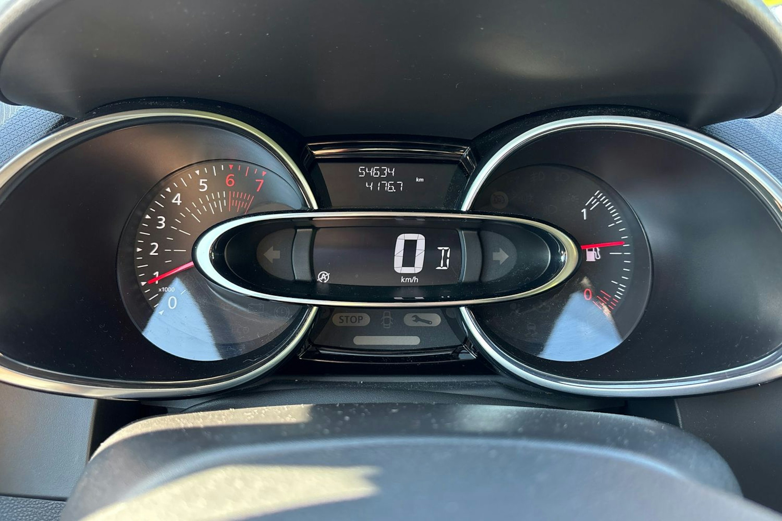 Punainen Renault CLIO 2017 kuva 17.