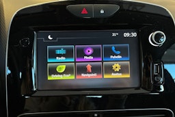 Punainen Renault CLIO 2017 kuva 19.