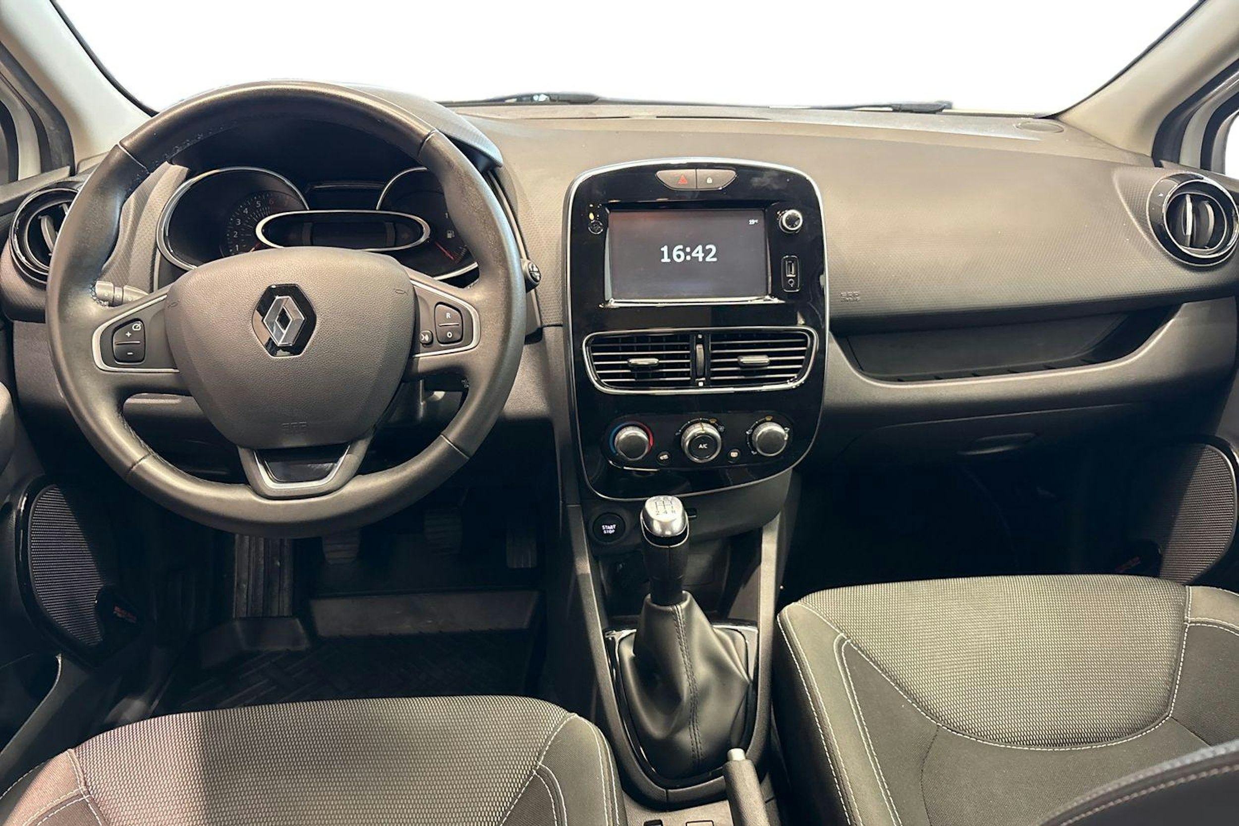 Valkoinen Renault CLIO 2017 kuva 9.