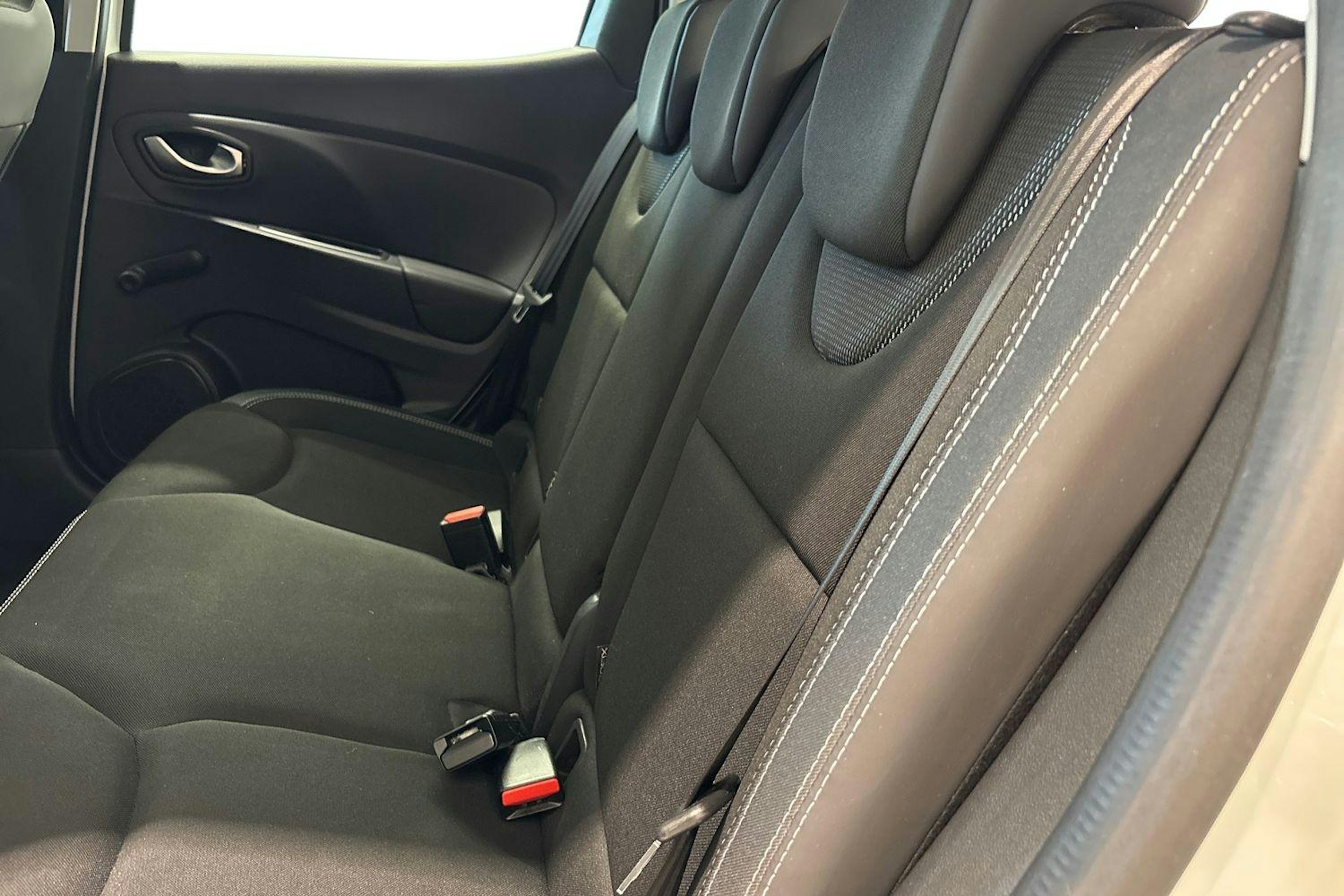 Valkoinen Renault CLIO 2017 kuva 10.