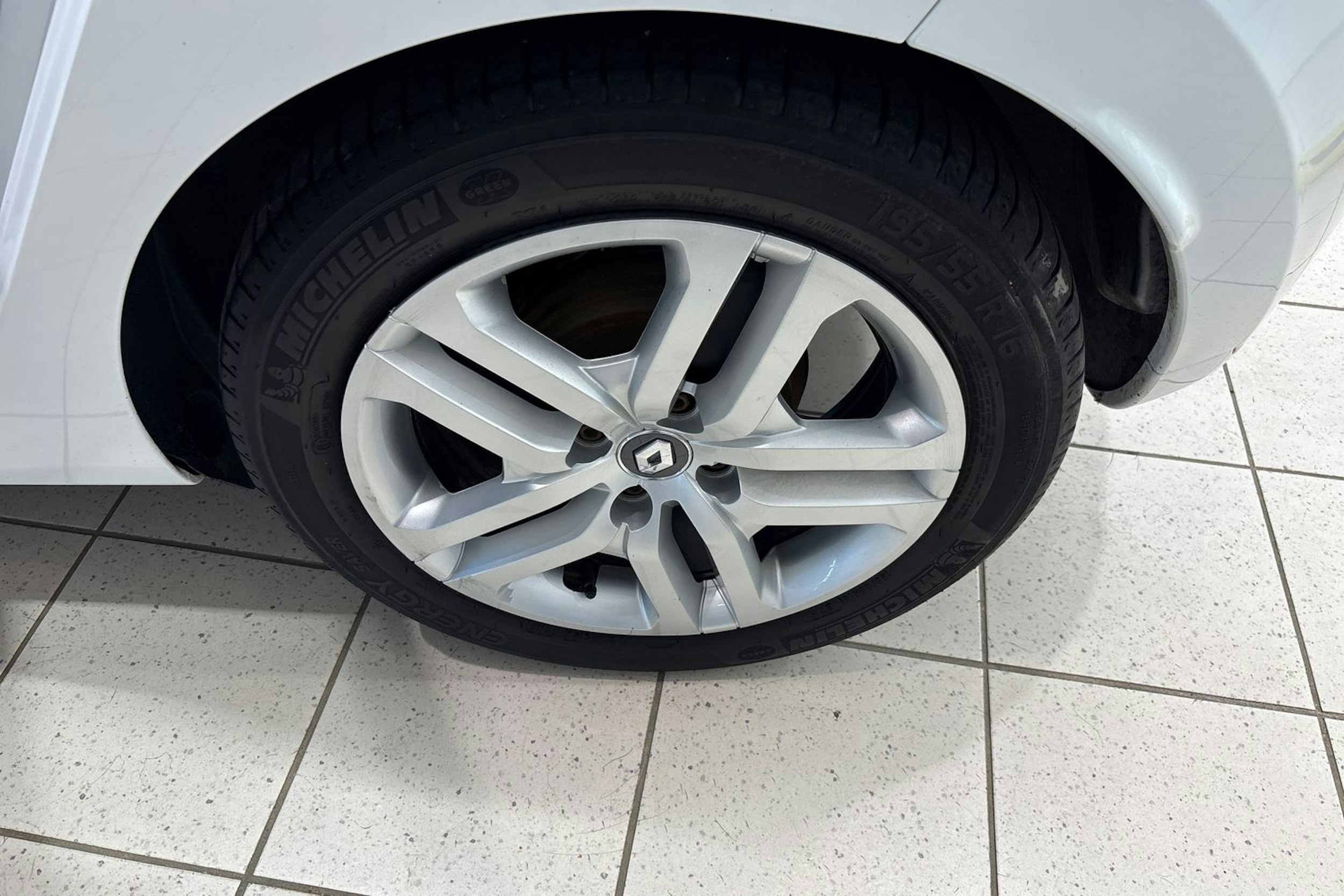 Valkoinen Renault CLIO 2017 kuva 13.