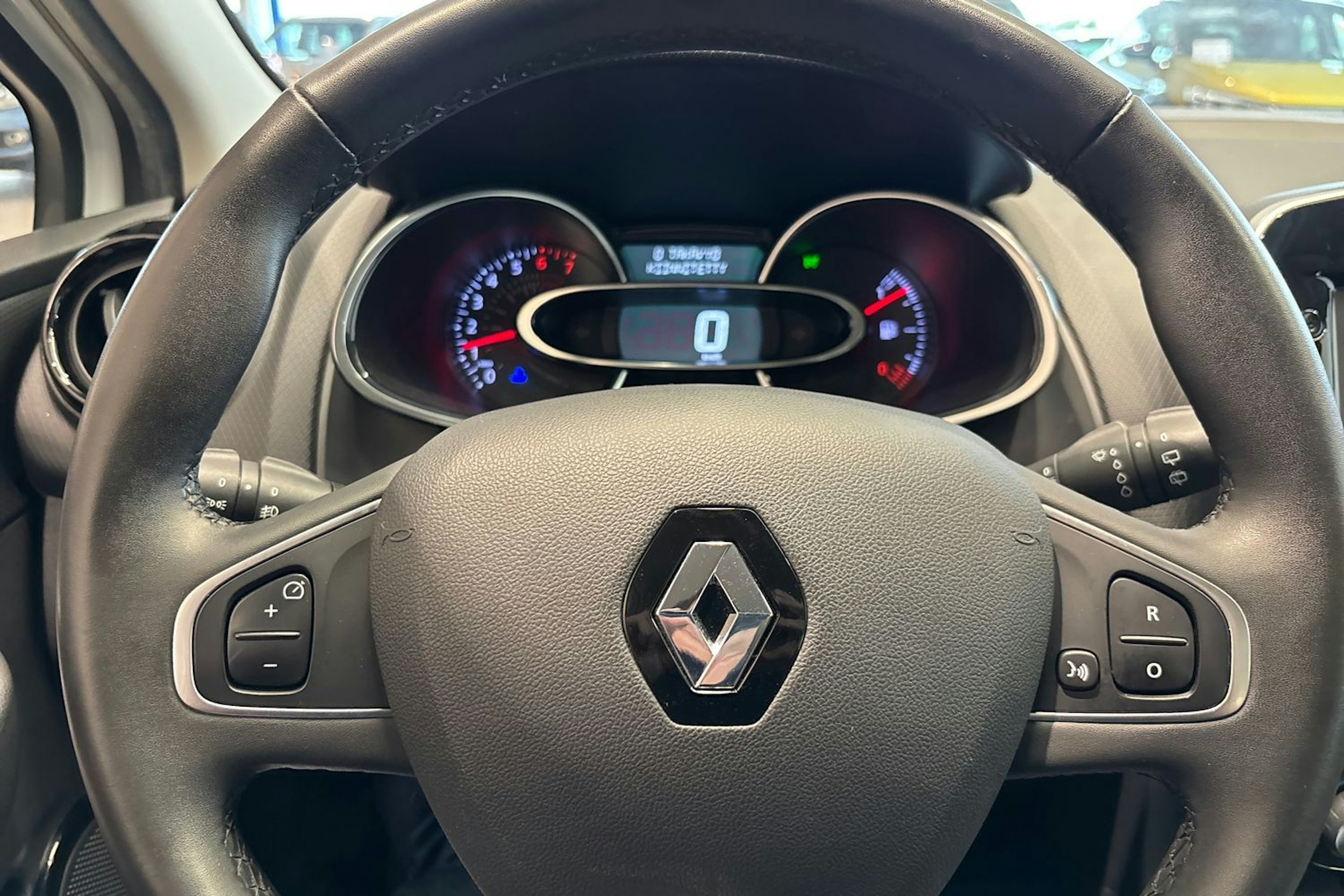 Valkoinen Renault CLIO 2017 kuva 14.
