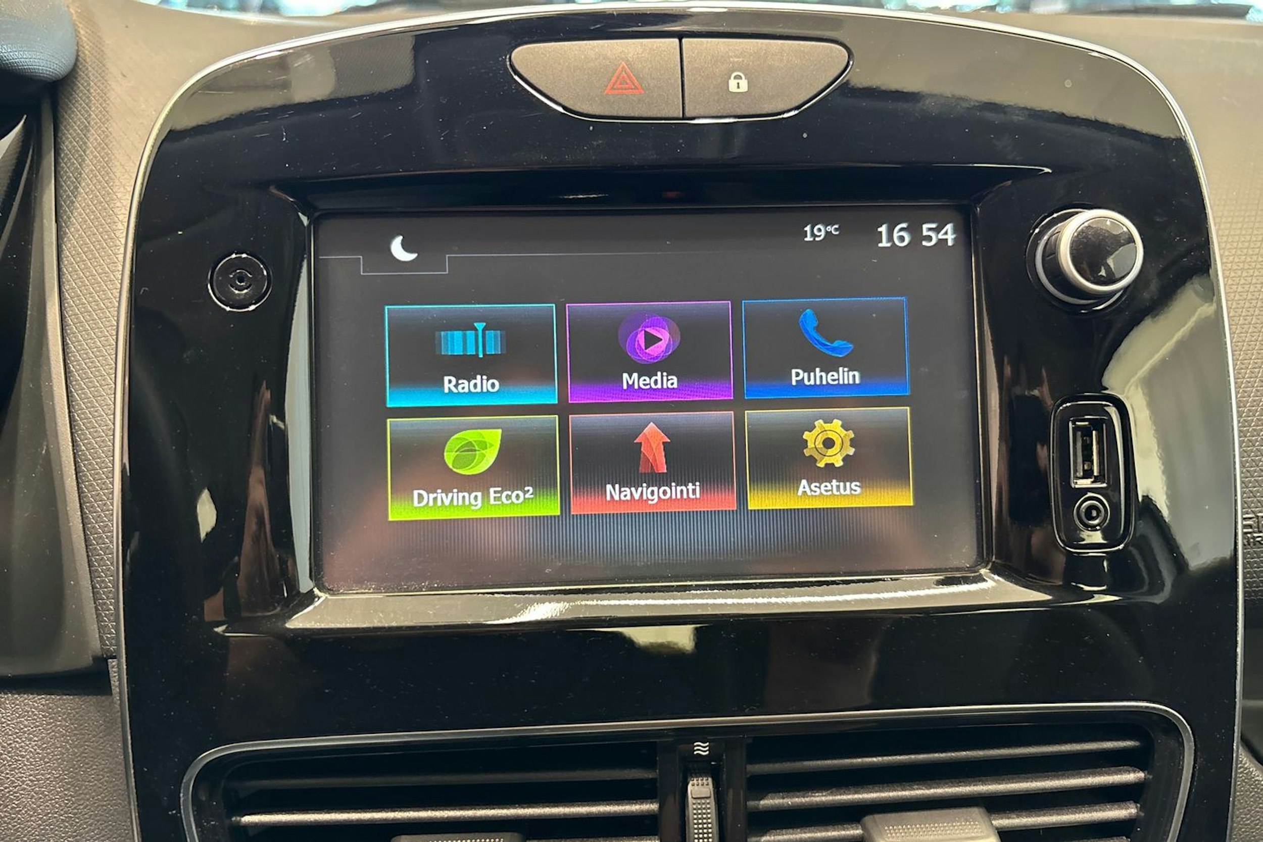 Valkoinen Renault CLIO 2017 kuva 17.