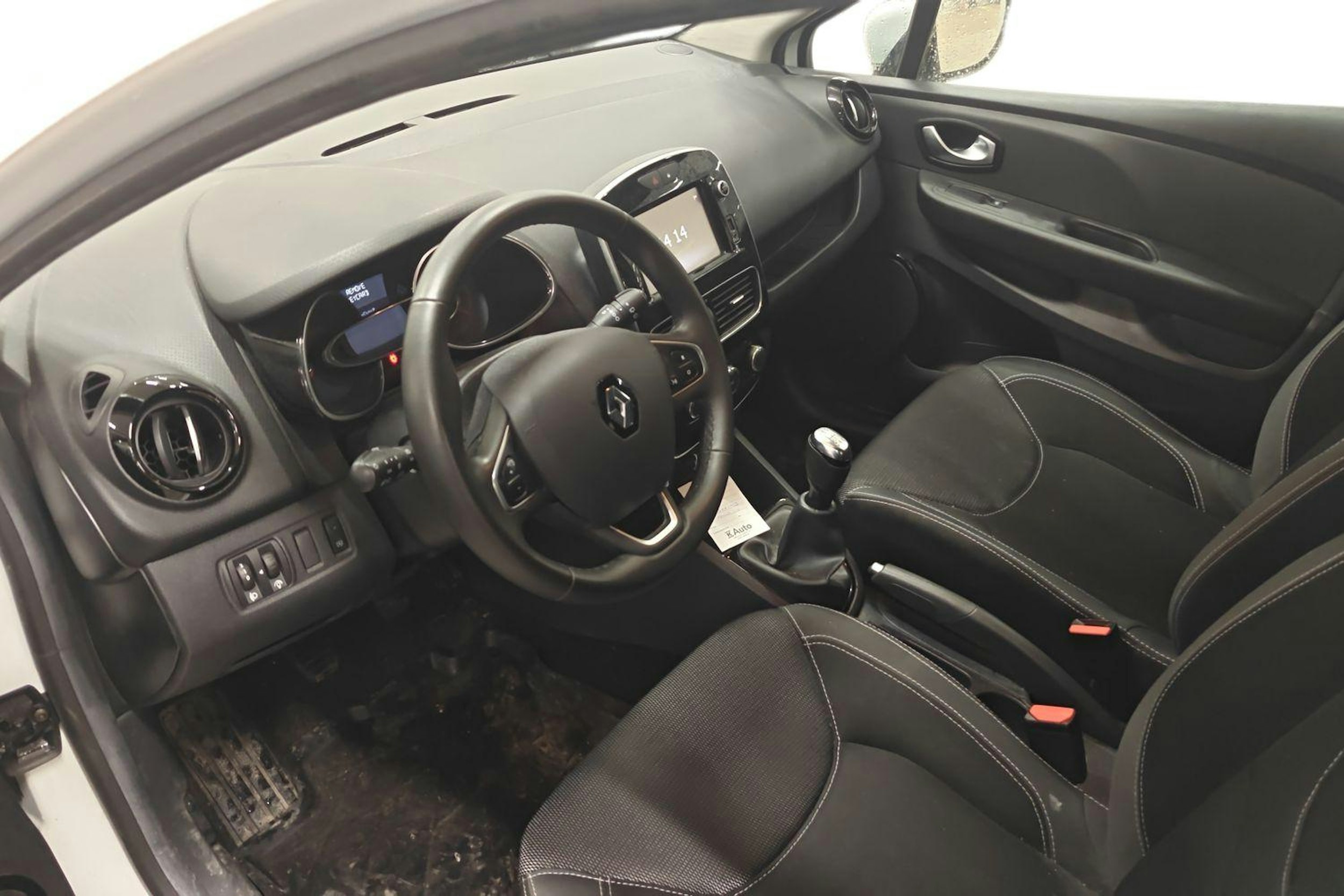 valkoinen Renault Clio 2018 kuva 3.