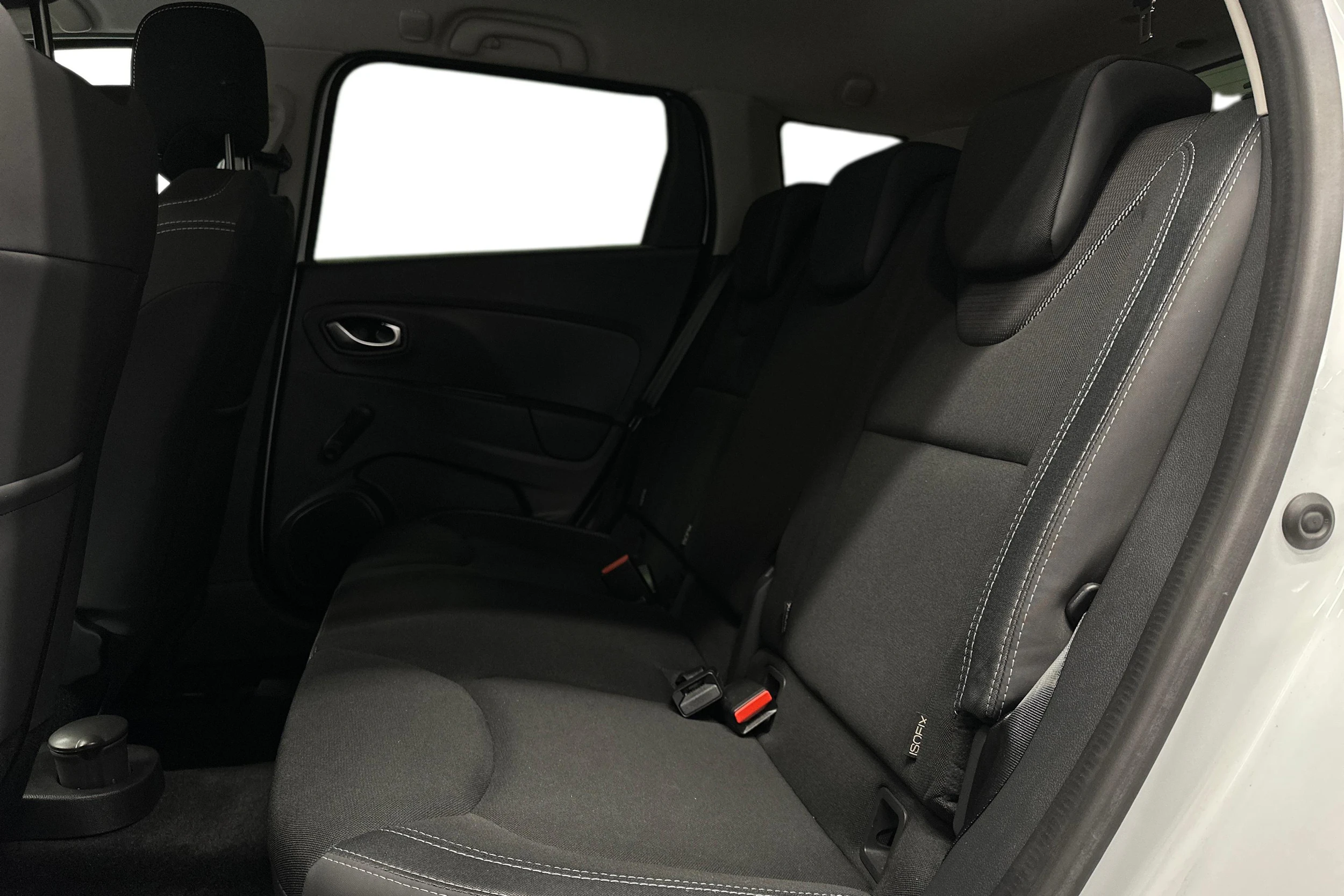 valkoinen Renault Clio 2018 kuva 11.