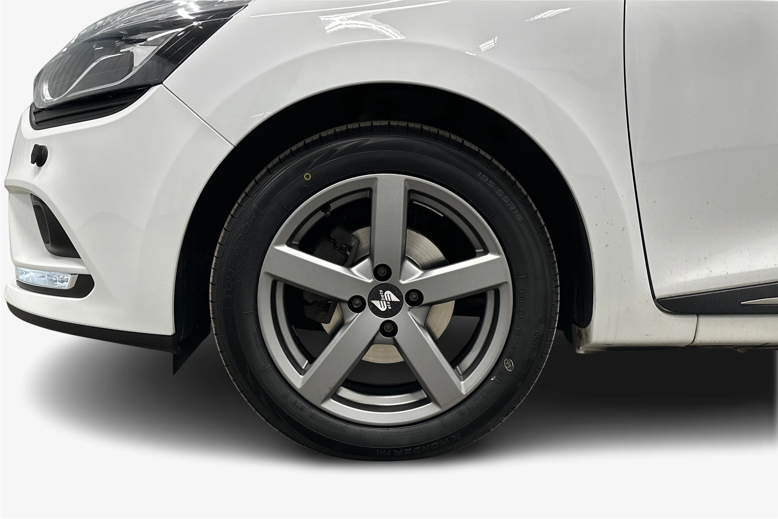 valkoinen Renault Clio 2018 kuva 12.