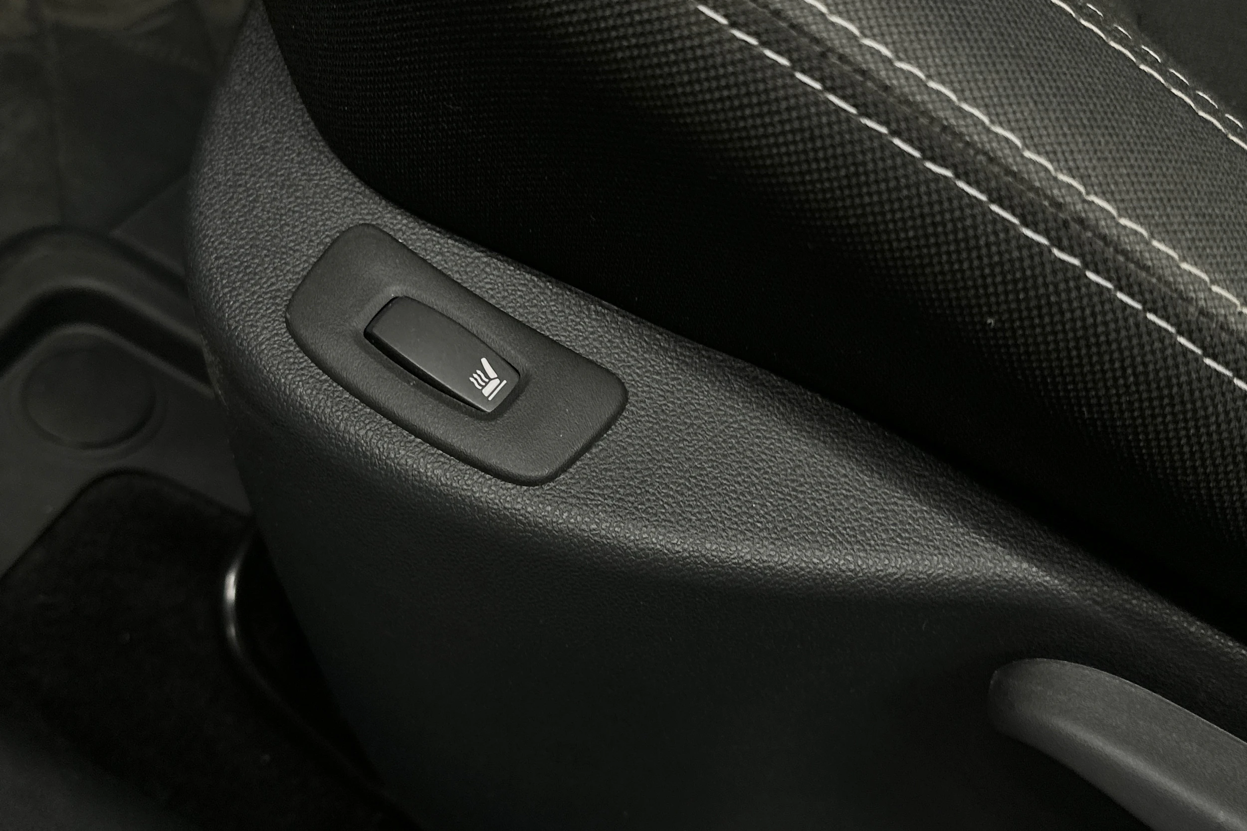 valkoinen Renault Clio 2018 kuva 18.