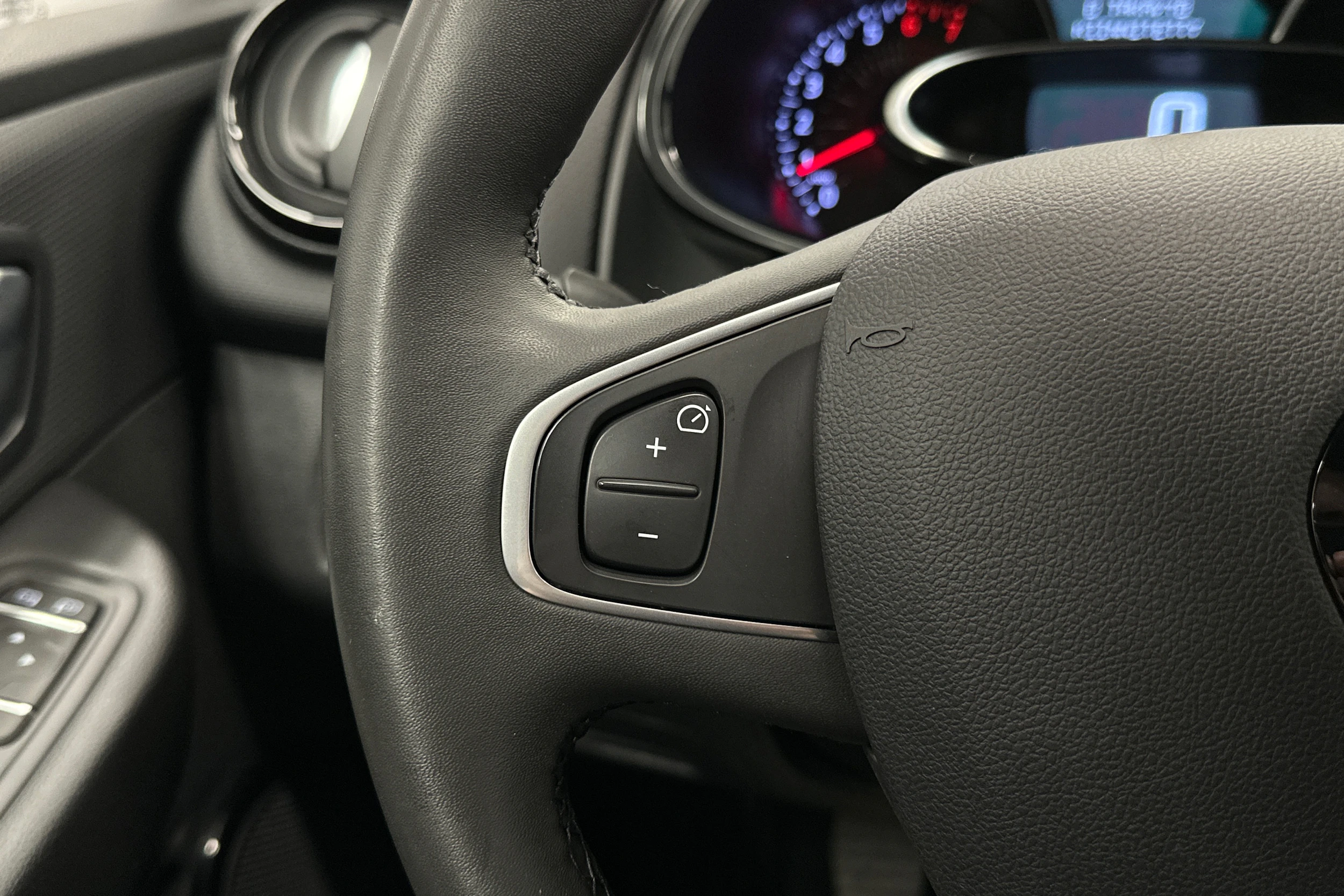 valkoinen Renault Clio 2018 kuva 20.