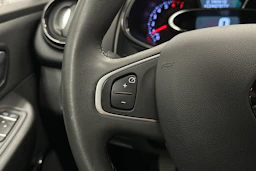 valkoinen Renault Clio 2018 kuva 20.