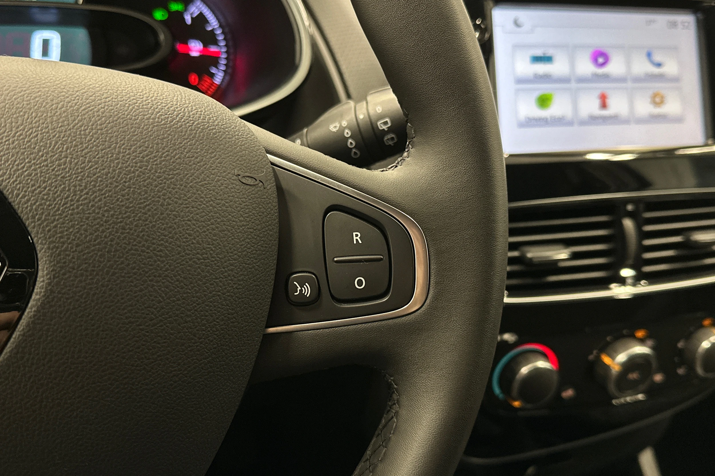 valkoinen Renault Clio 2018 kuva 21.