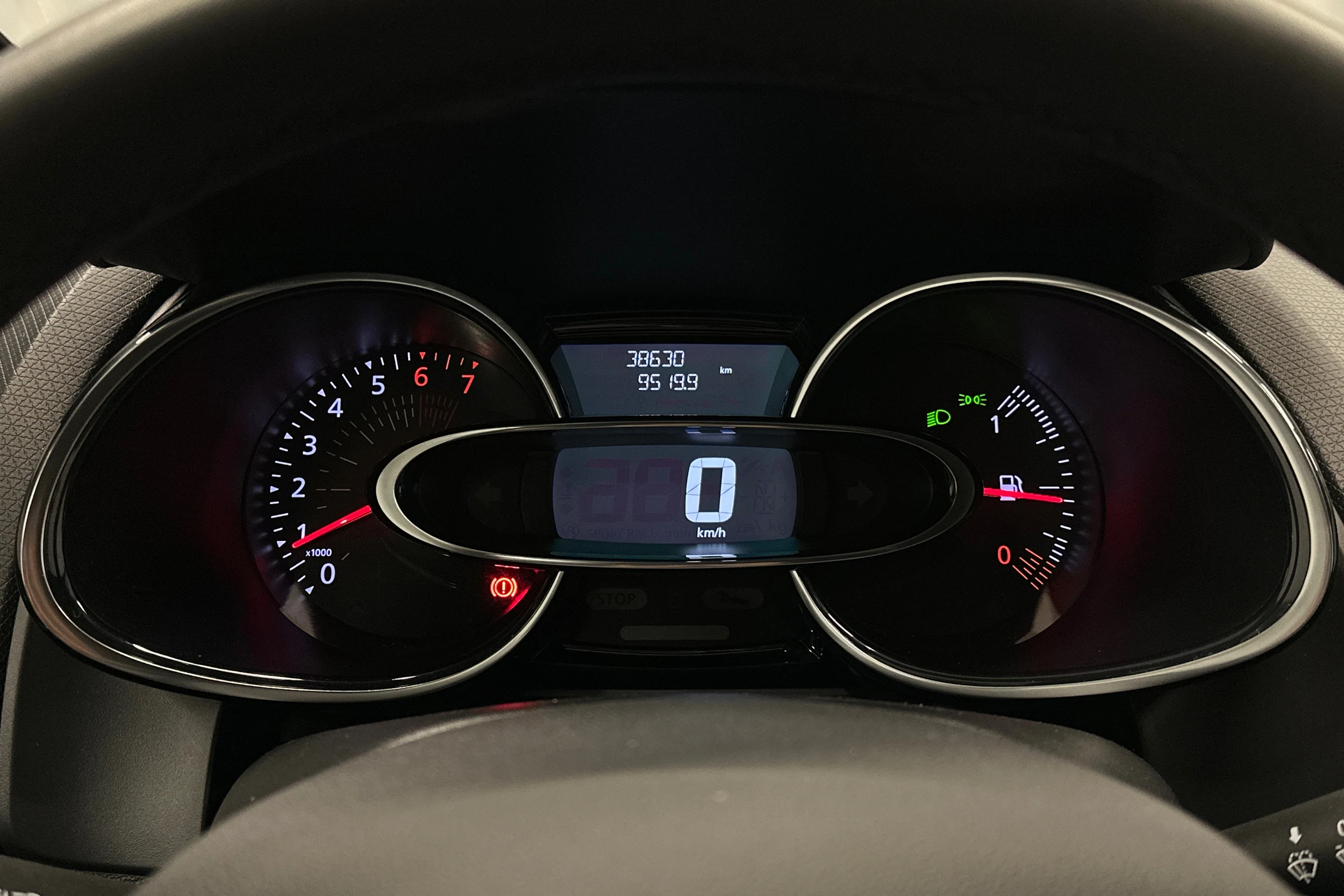 valkoinen Renault Clio 2018 kuva 22.