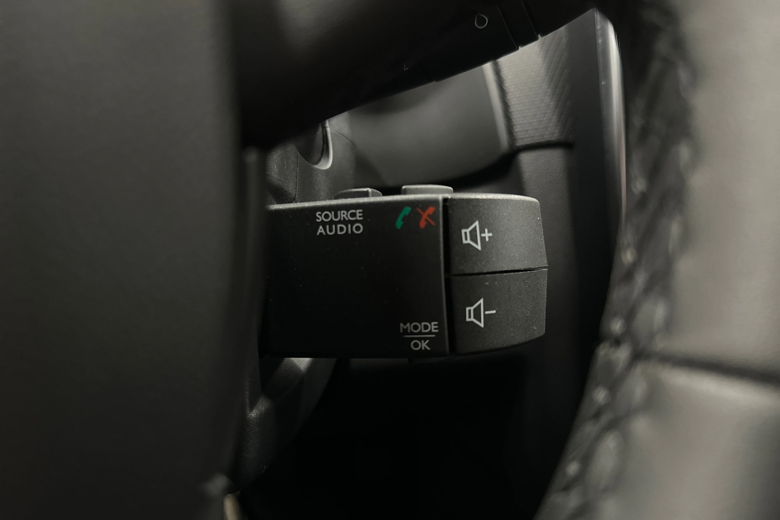 valkoinen Renault Clio 2018 kuva 23.