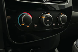 valkoinen Renault Clio 2018 kuva 27.
