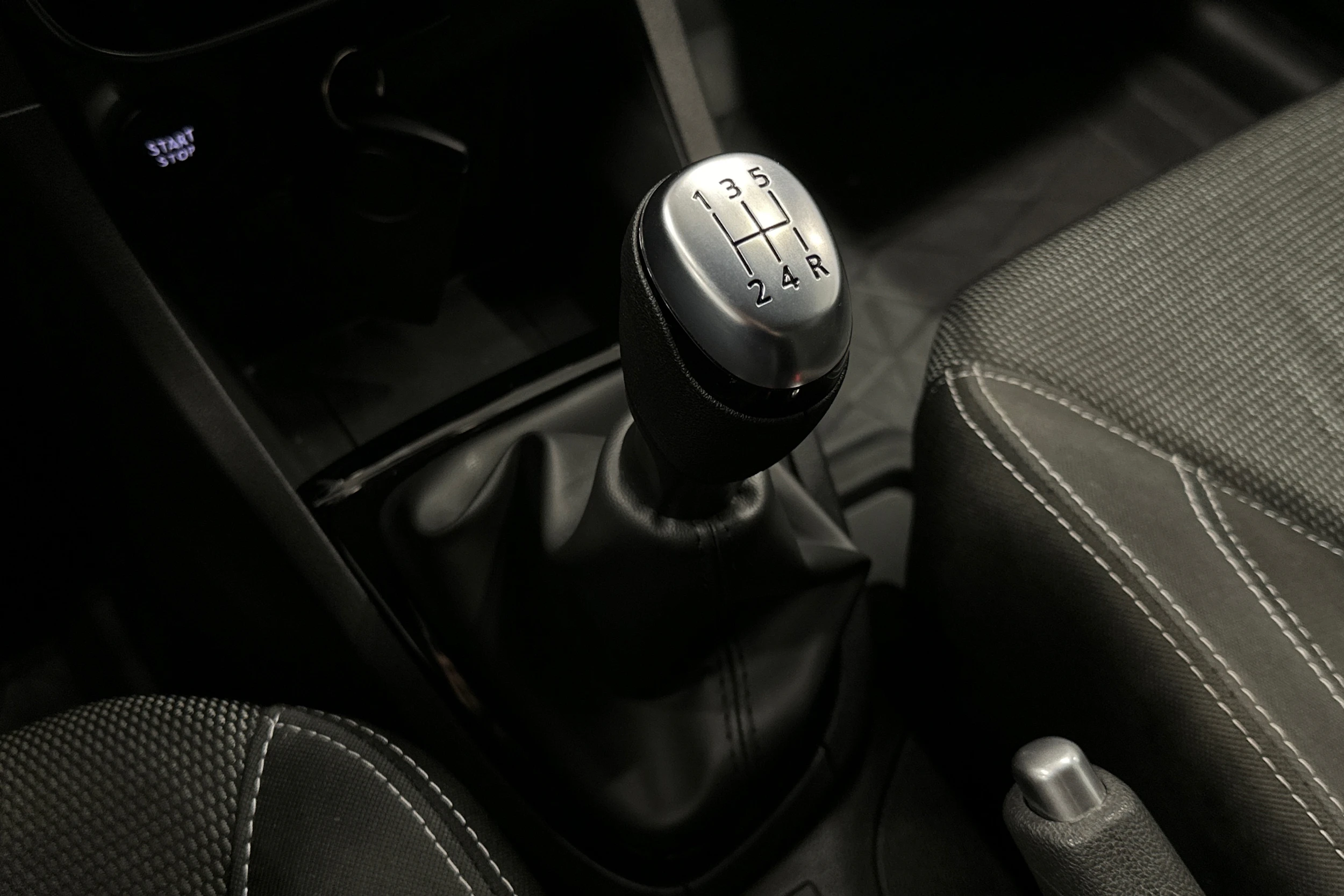 valkoinen Renault Clio 2018 kuva 29.